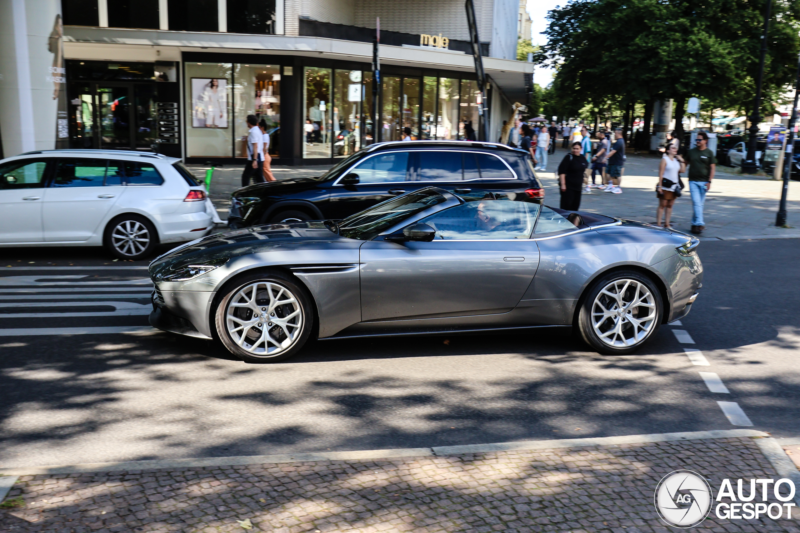 Aston Martin DB11 V8 Volante