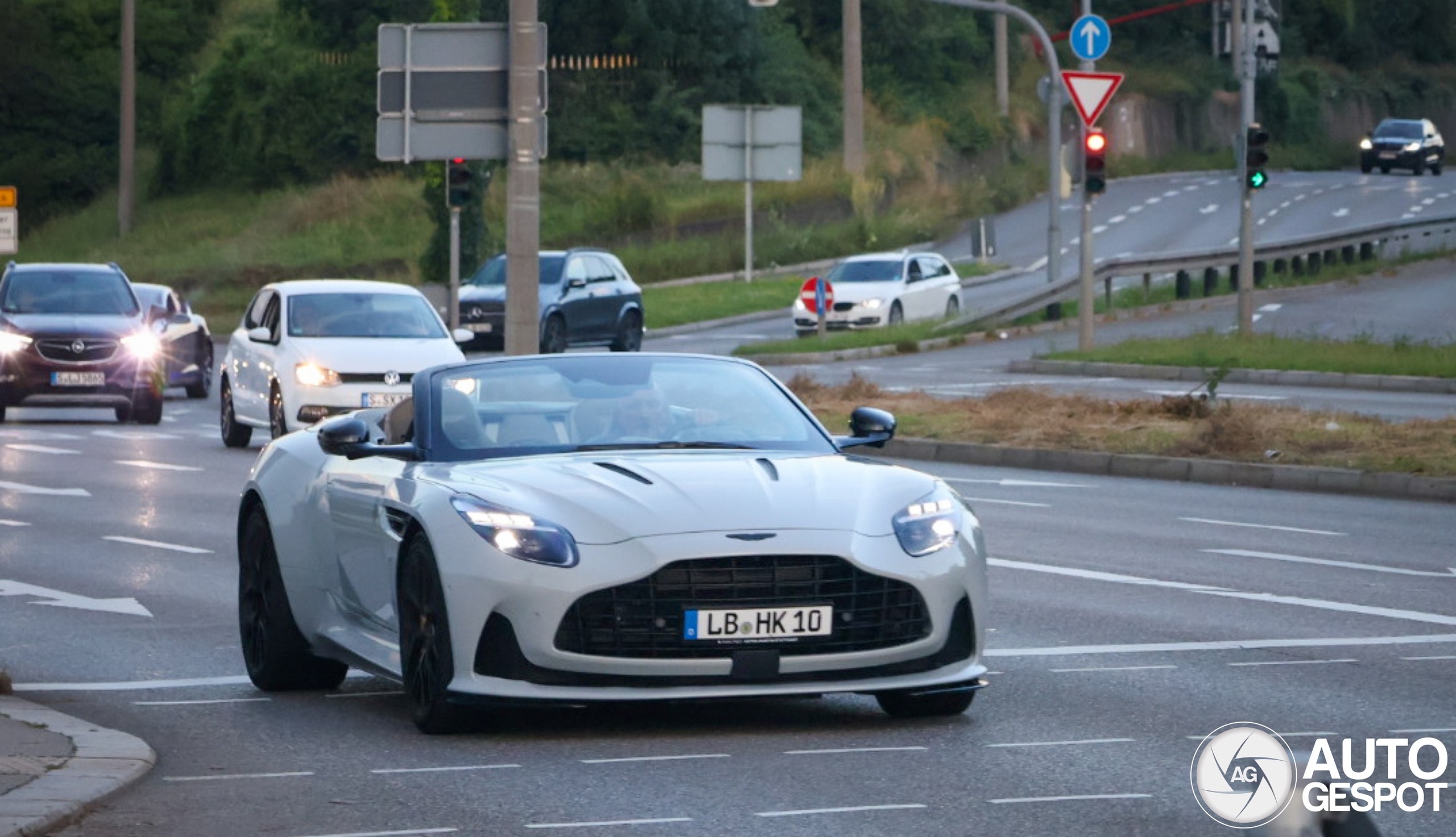 Aston Martin DB12 Volante