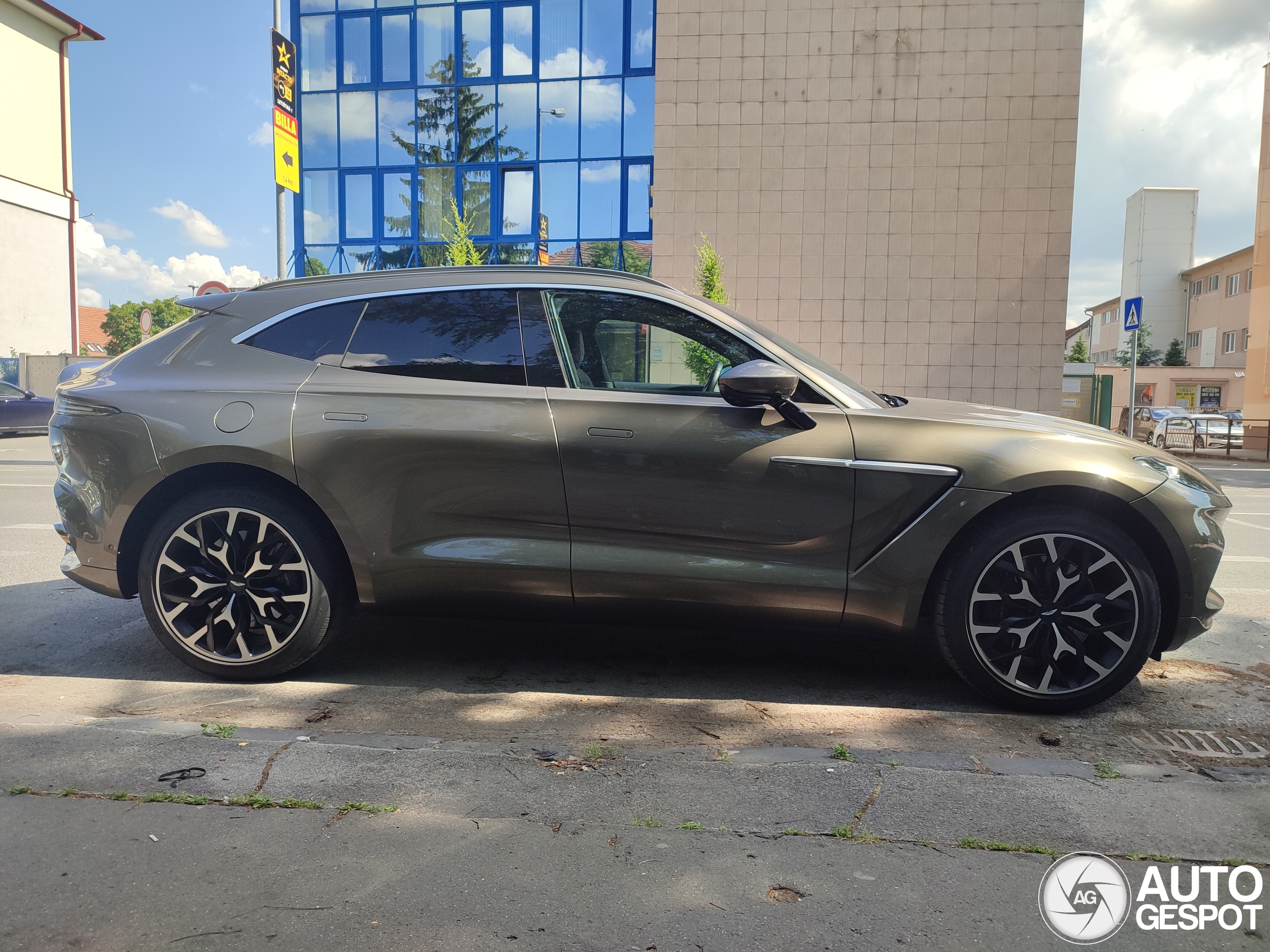 Aston Martin DBX