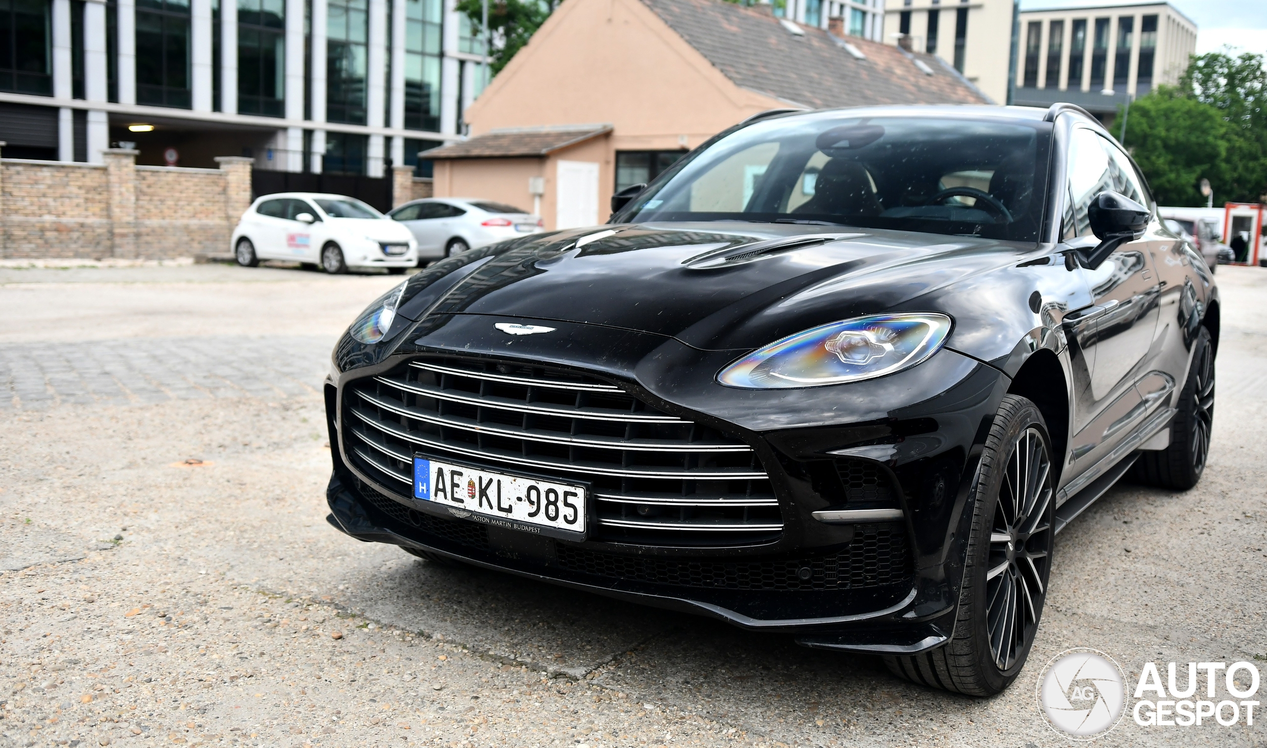 Aston Martin DBX707