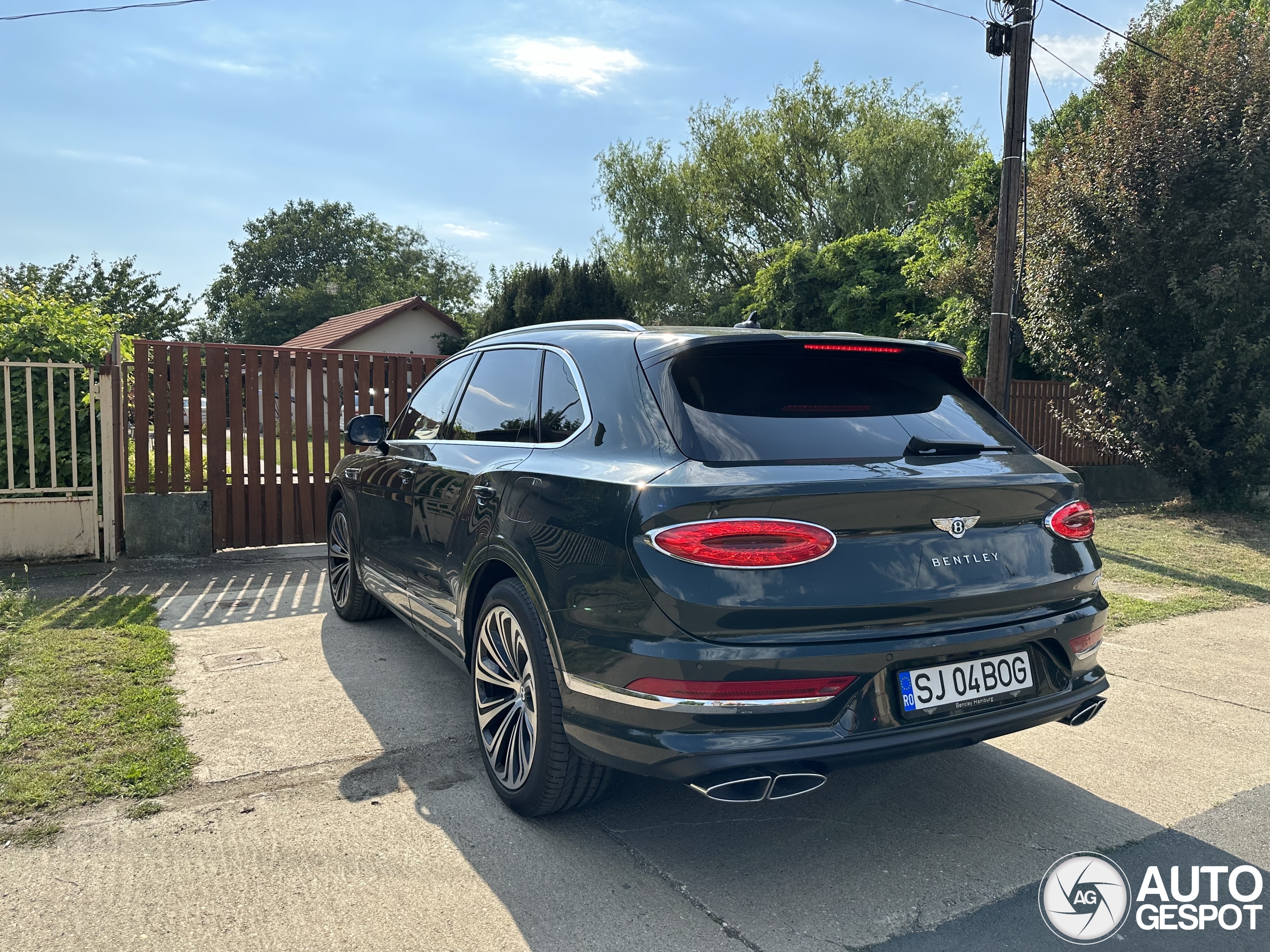 Bentley Bentayga Hybrid Azure