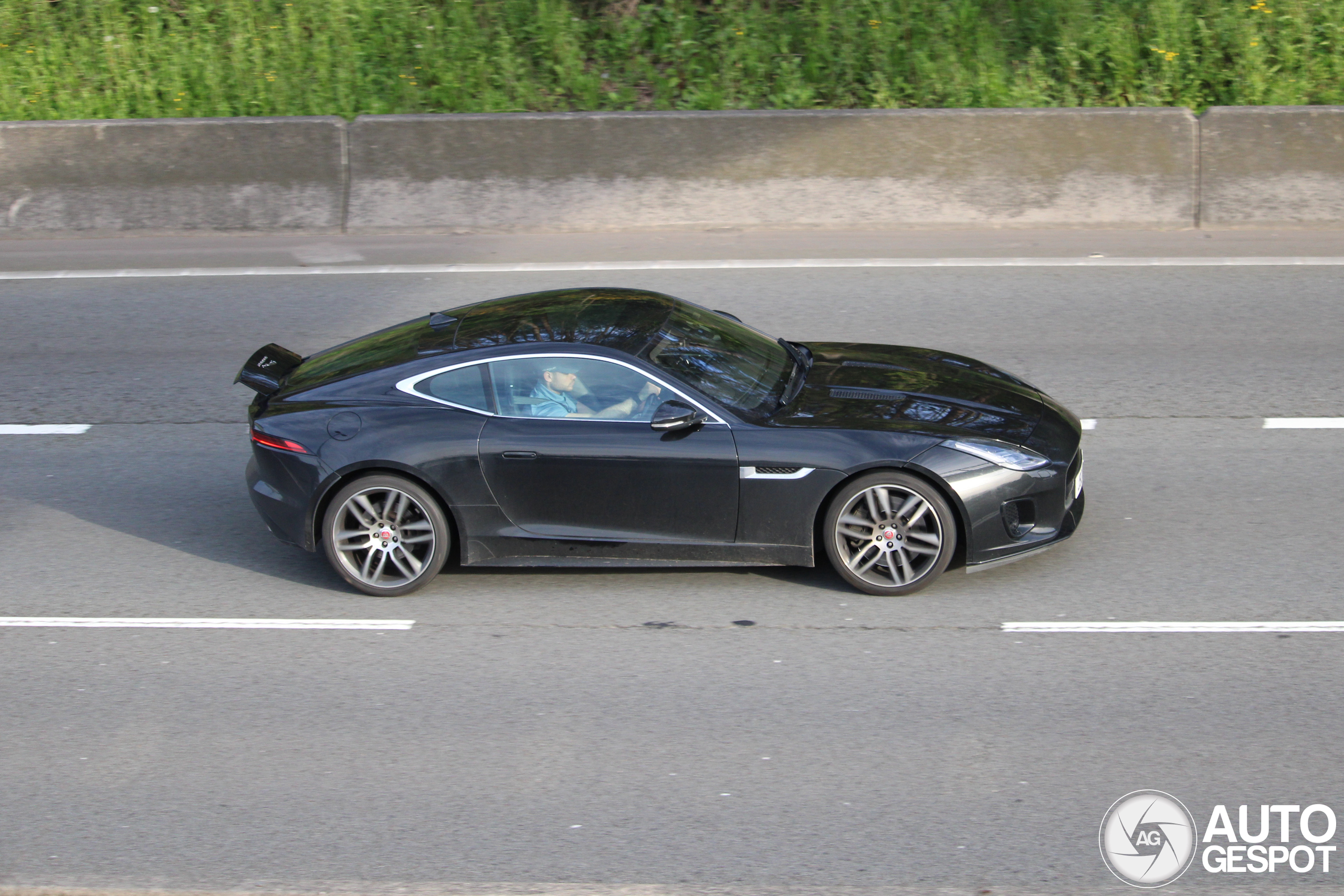 Jaguar F-TYPE P380 Coupé