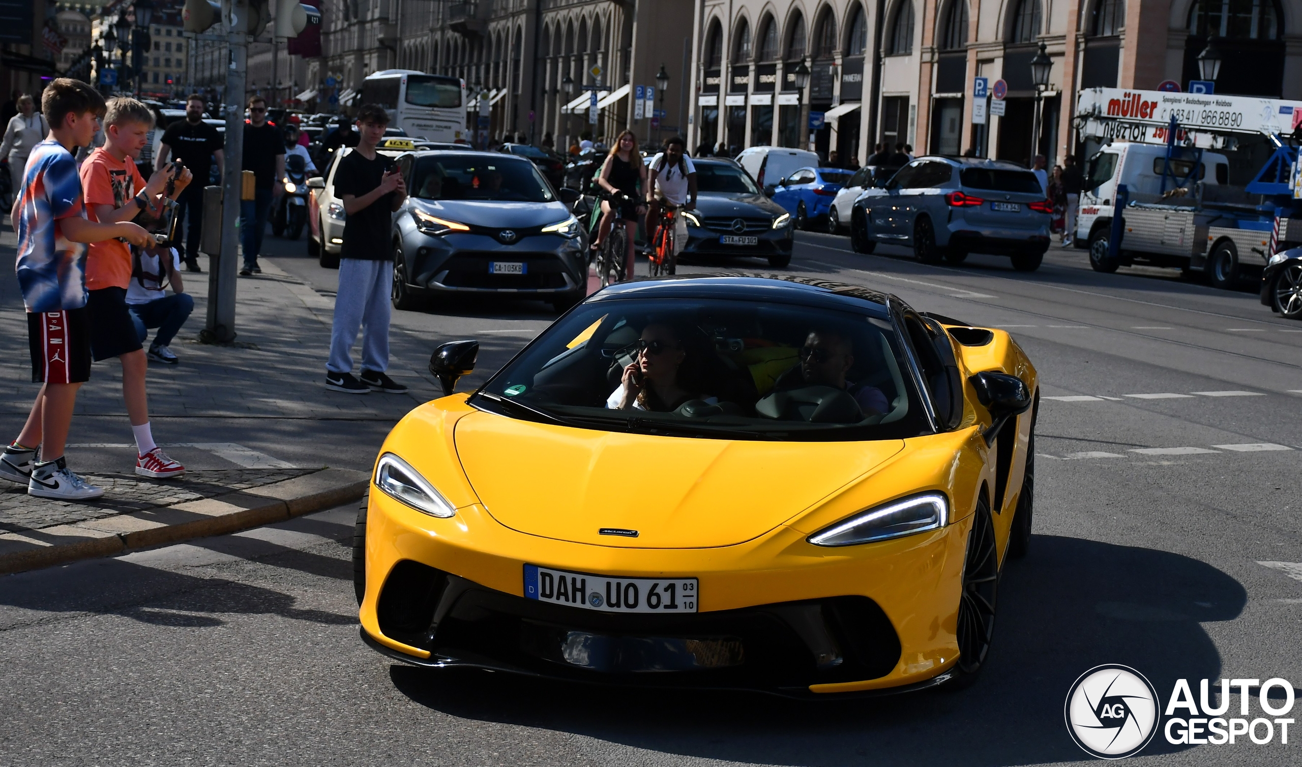 McLaren GT