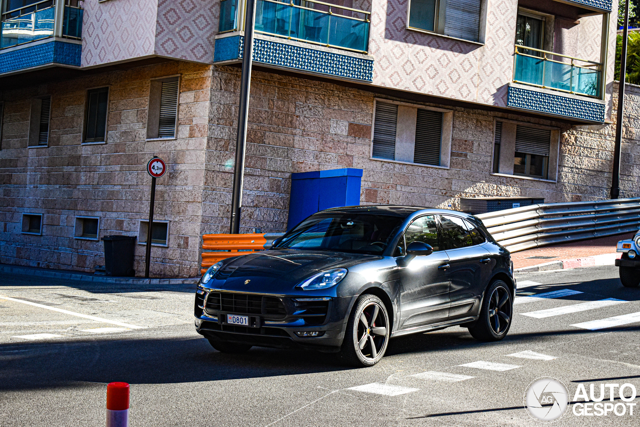 Porsche 95B Macan Turbo