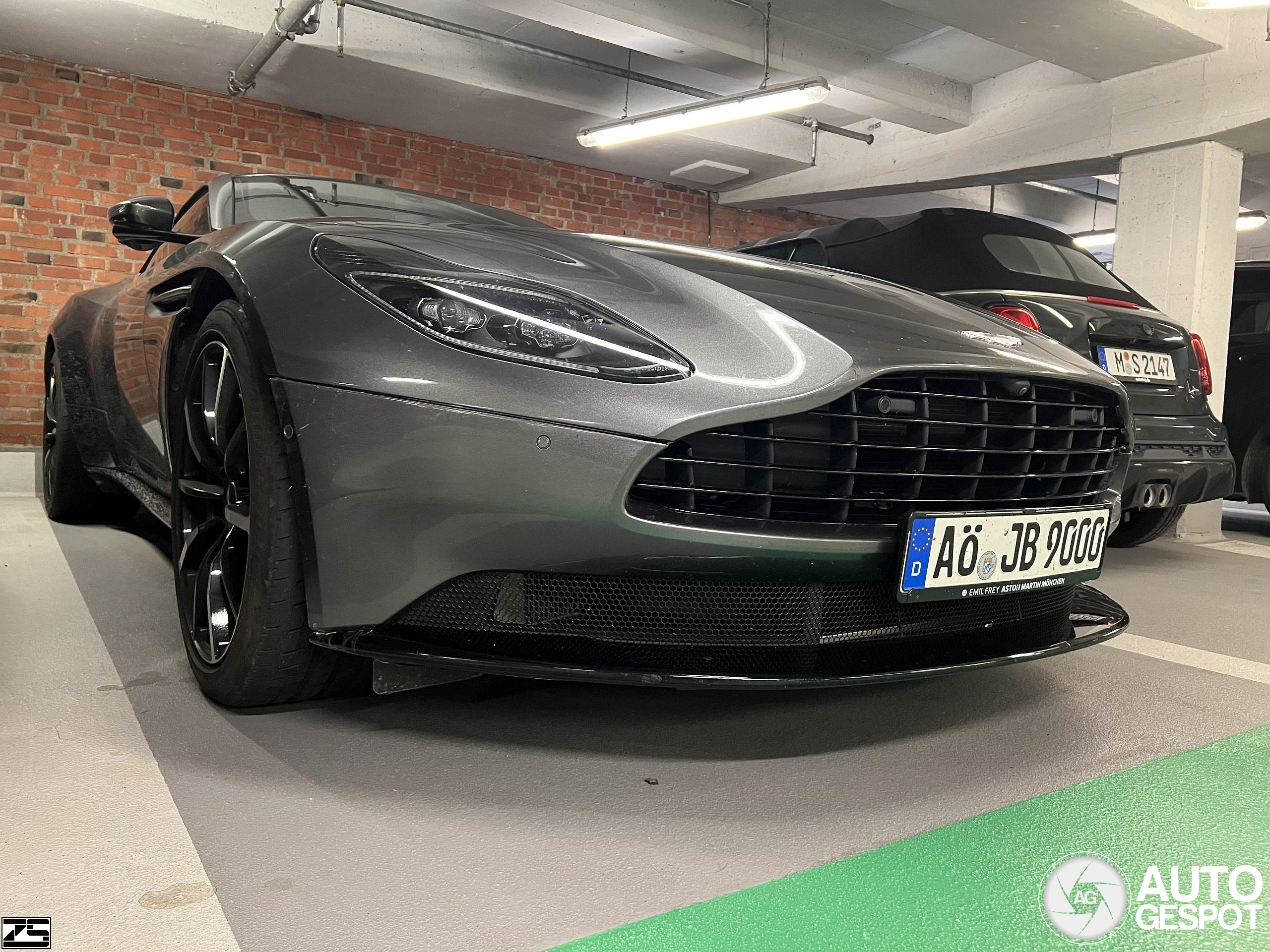 Aston Martin DB11 V8 Volante