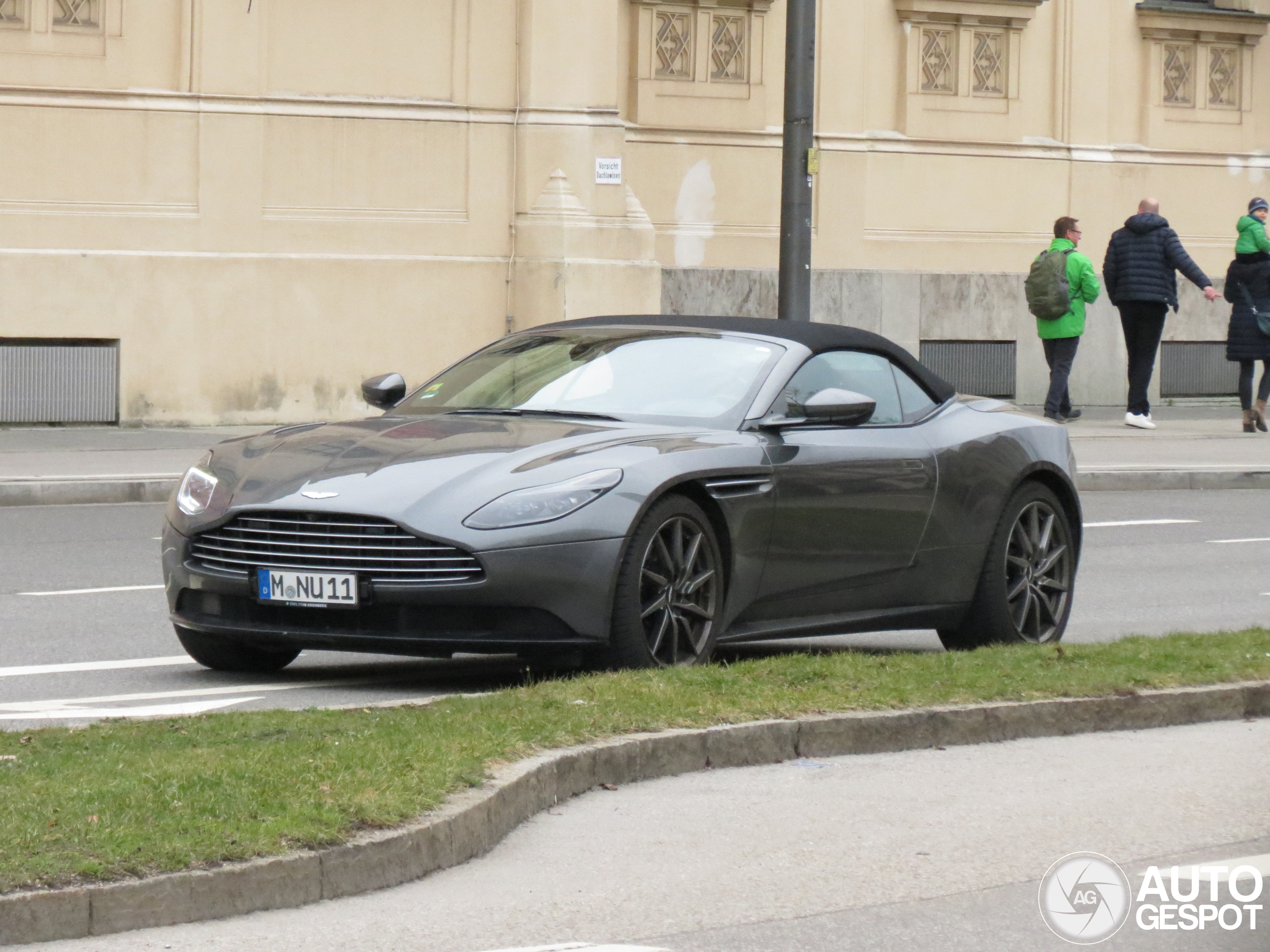 Aston Martin DB11 V8 Volante