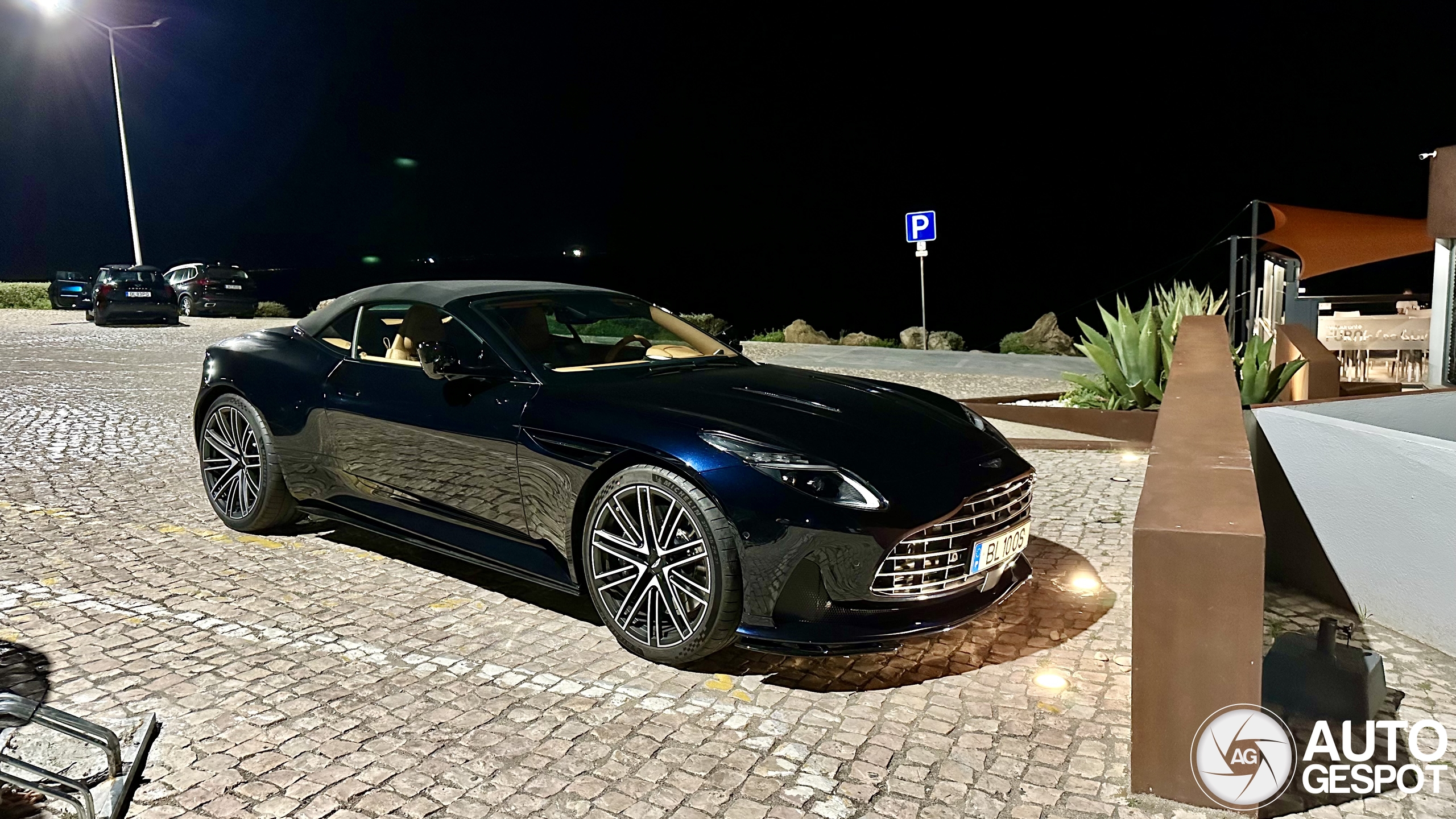 Aston Martin DB12 Volante