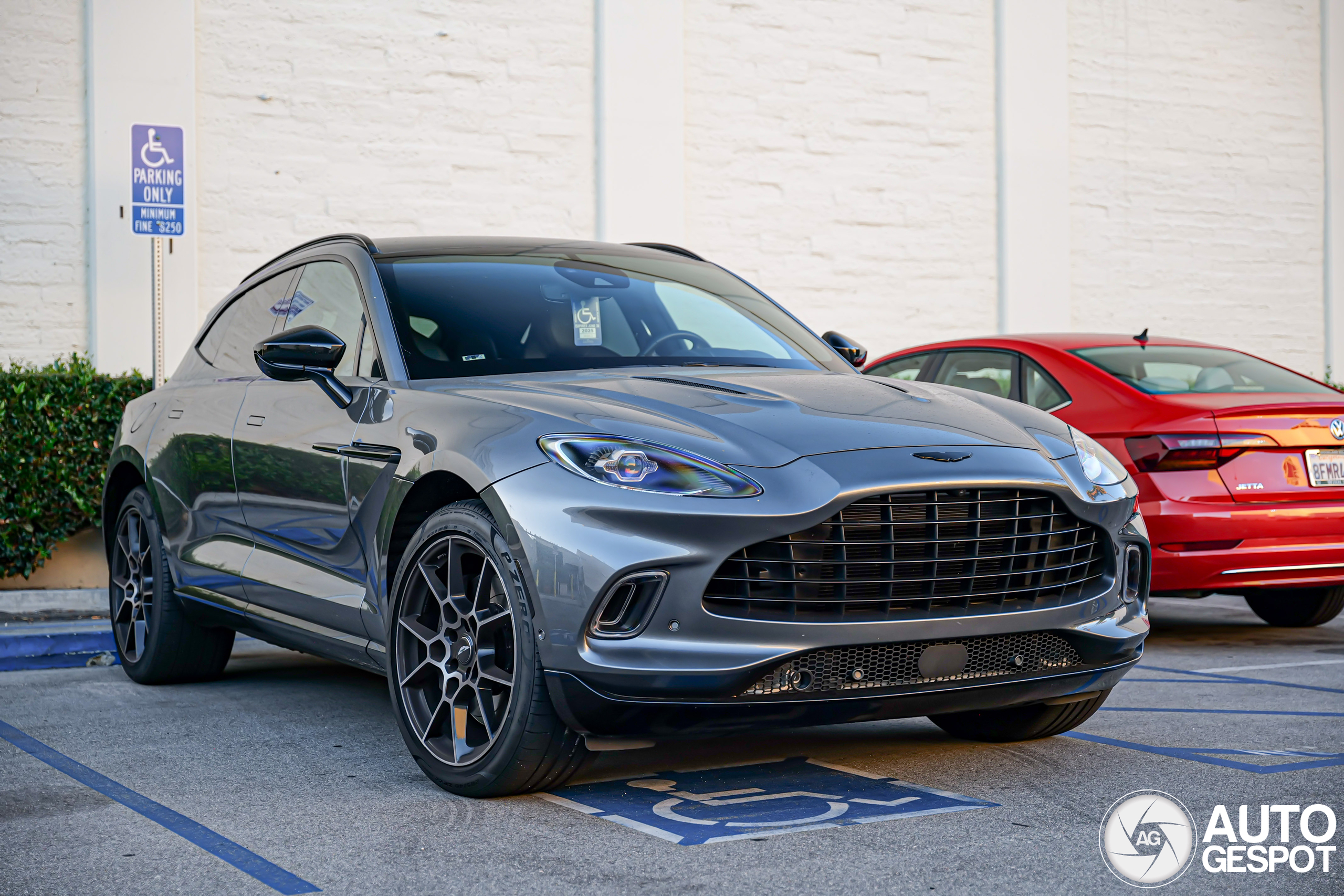 Aston Martin DBX