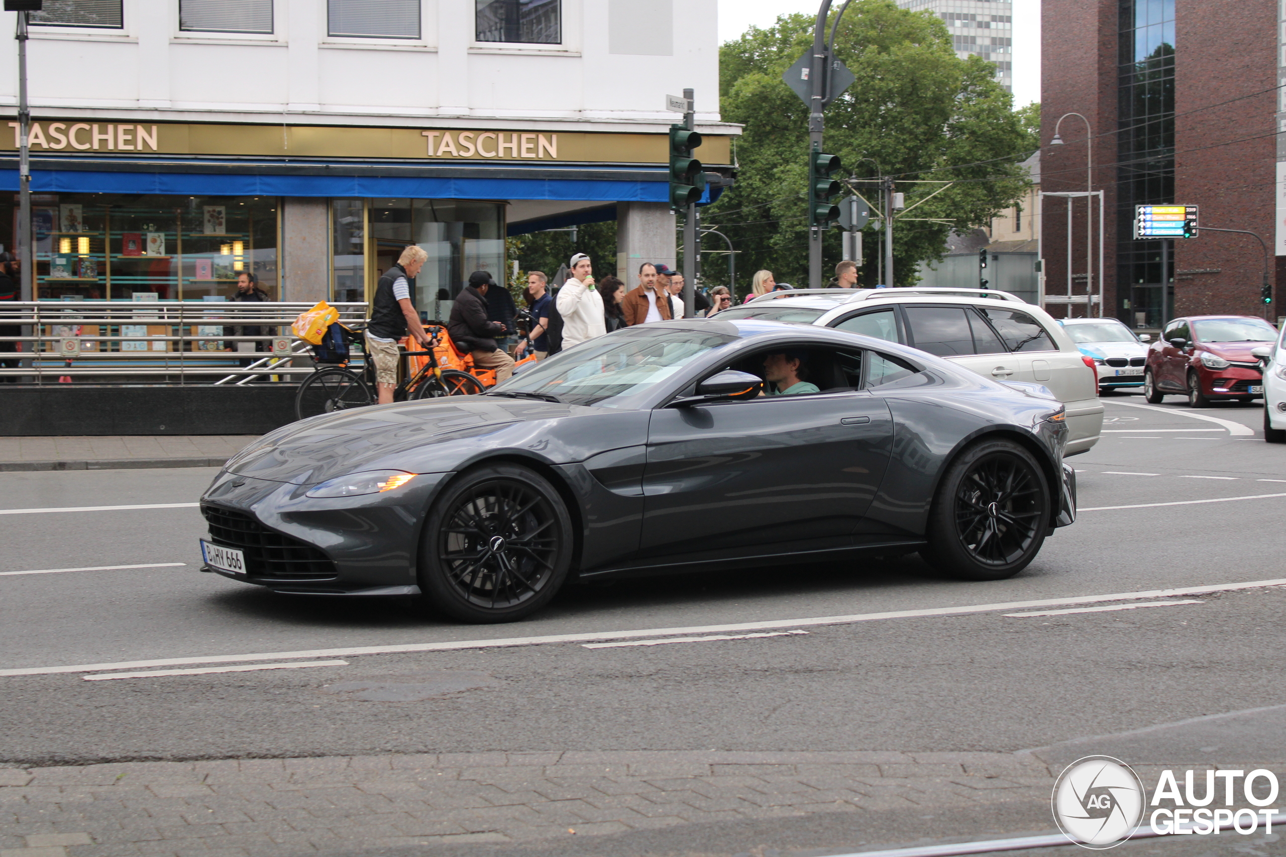 Aston Martin V8 Vantage 2018