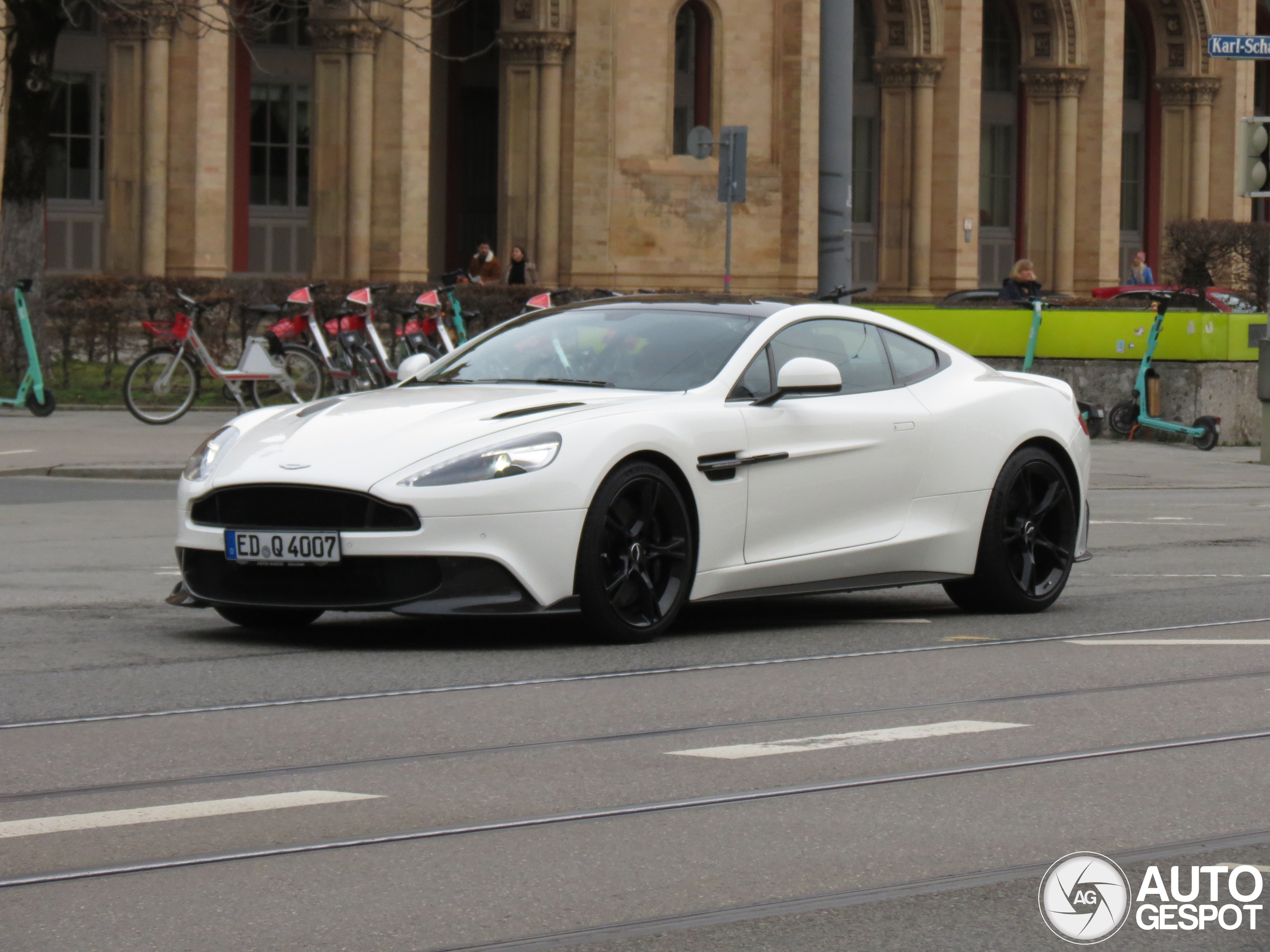 Aston Martin Vanquish S 2017