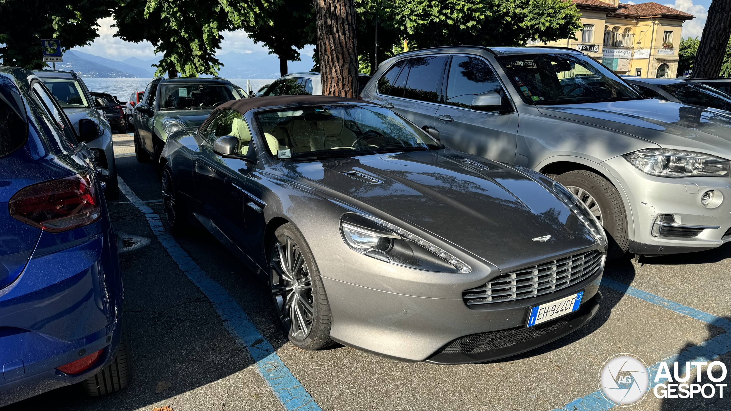 Aston Martin Virage Volante 2011