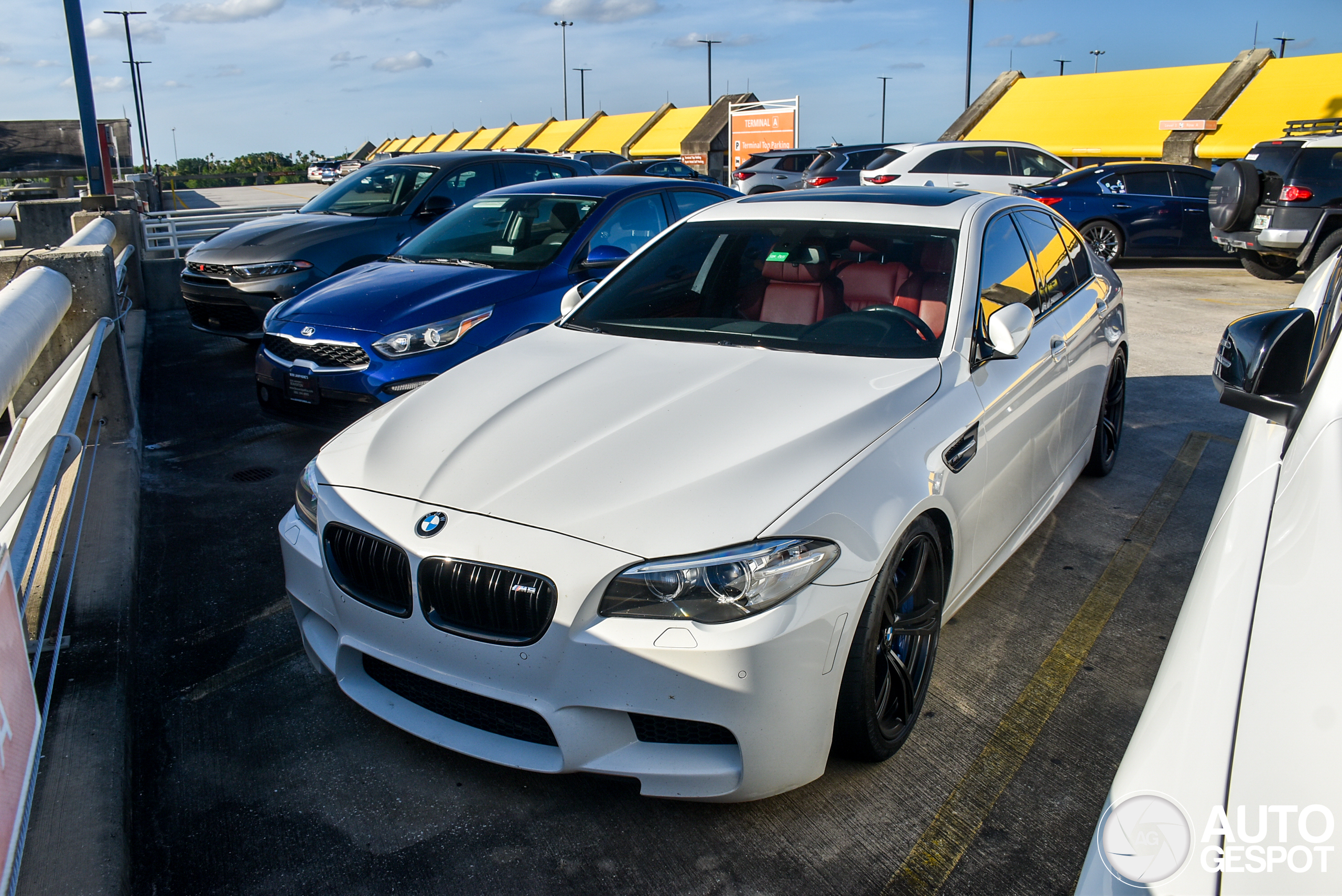 BMW M5 F10 2011