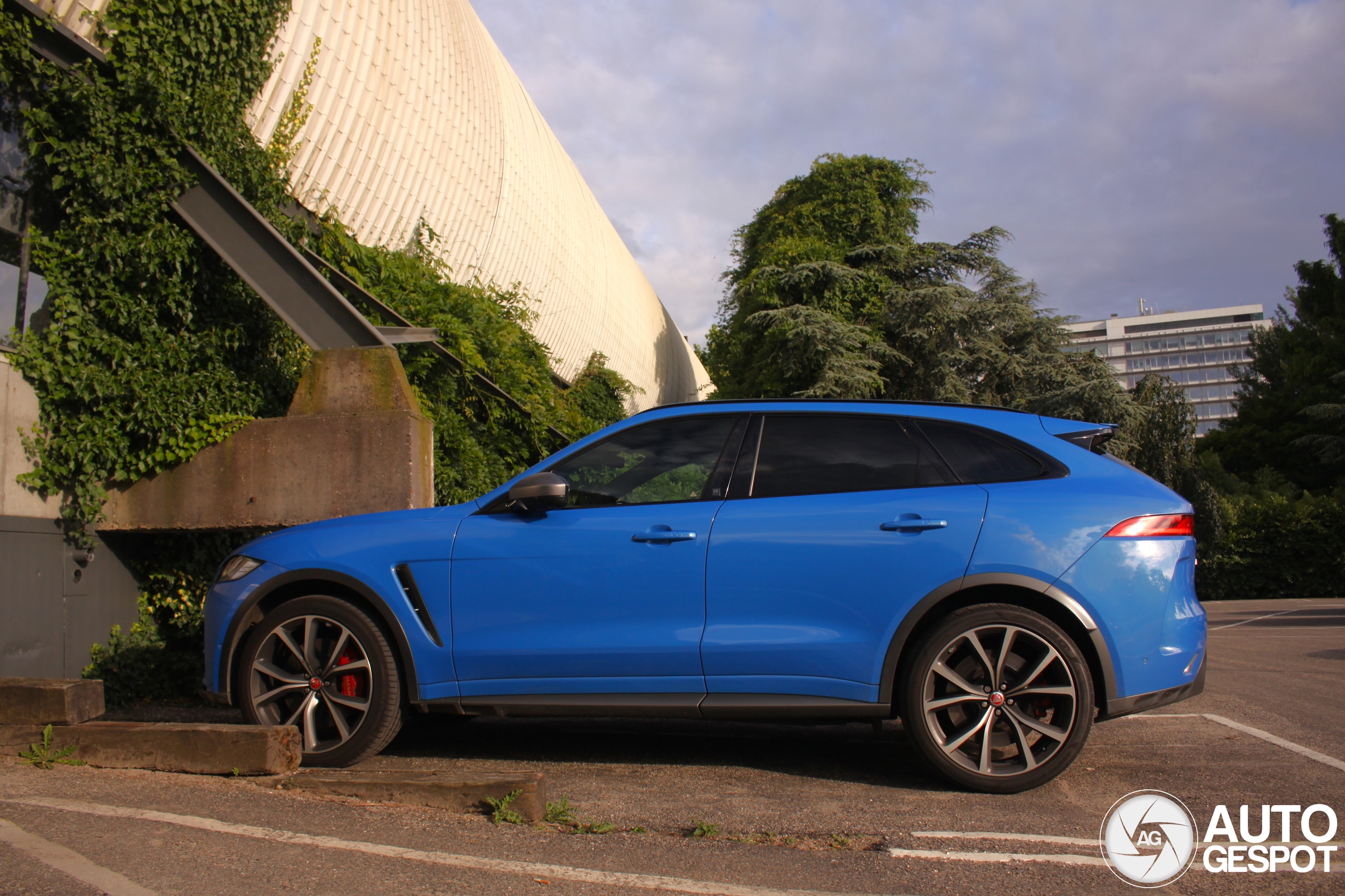 Jaguar F-PACE SVR