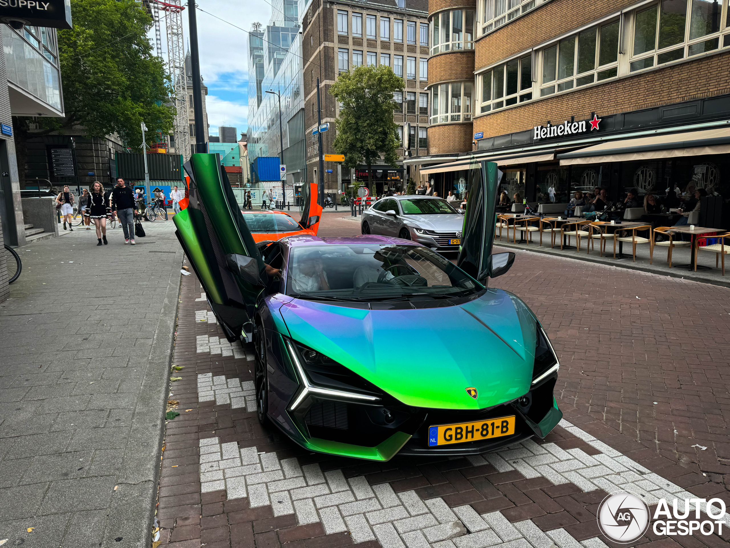 Hoe bijzonder is de kleur op deze Lamborghini Revuelto?