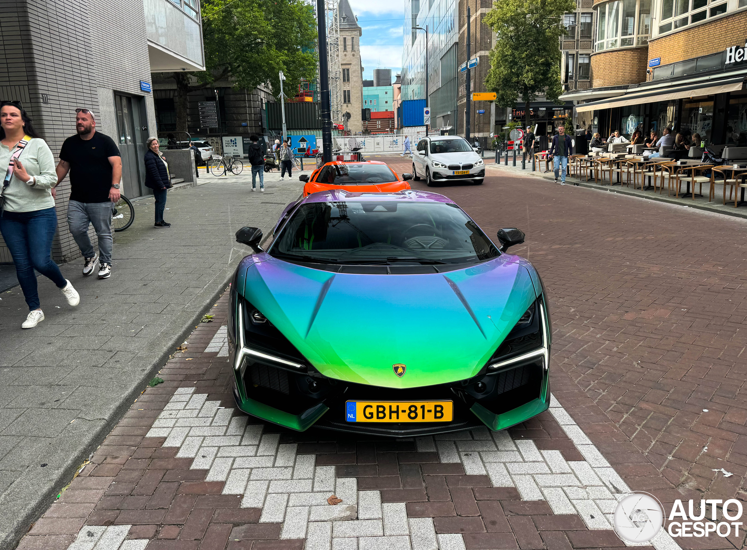 Hoe bijzonder is de kleur op deze Lamborghini Revuelto?