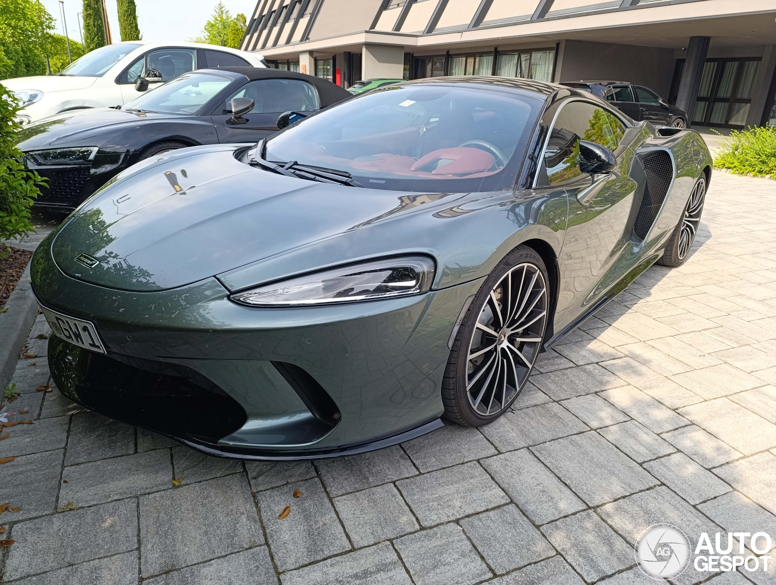 McLaren GT