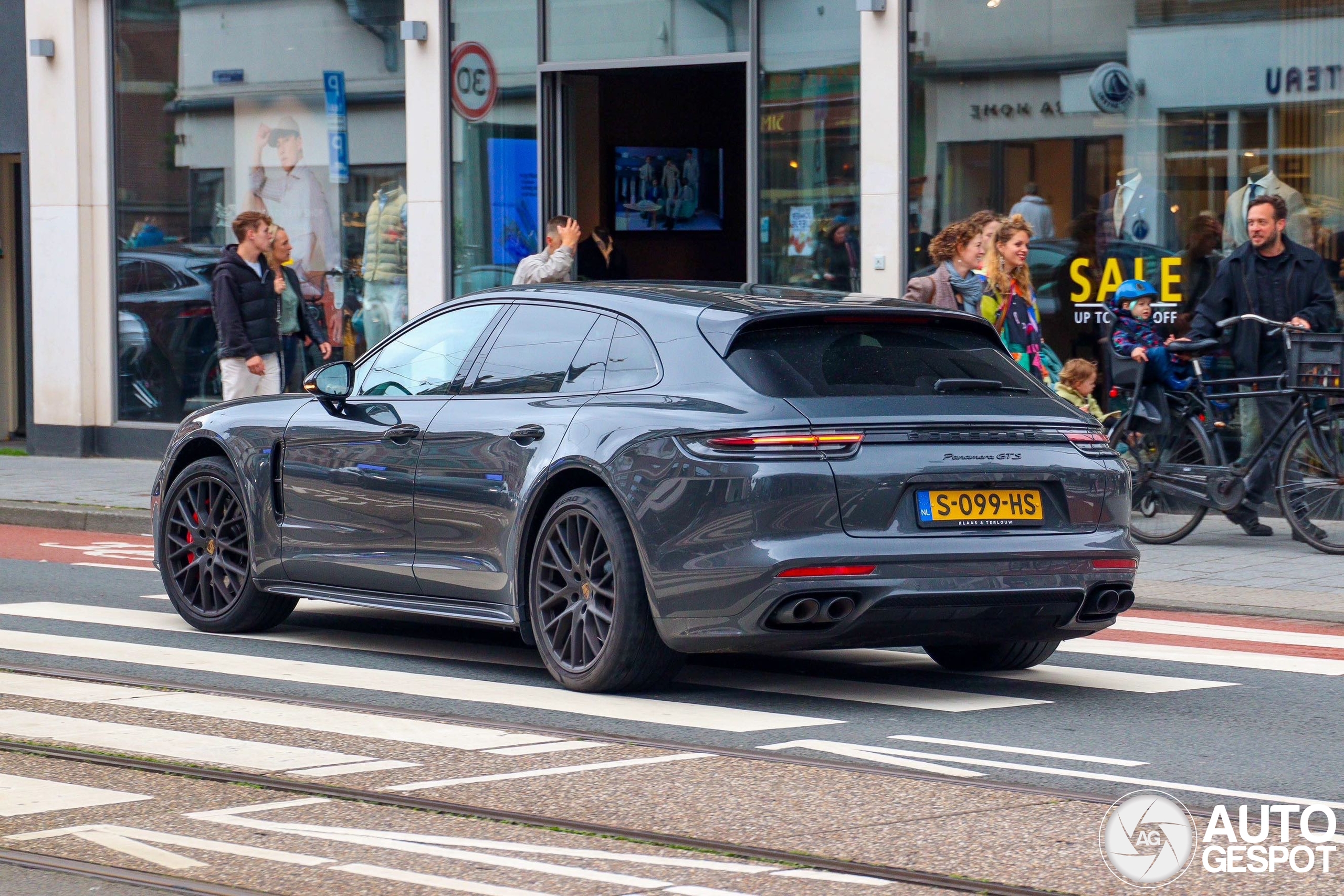 Porsche 971 Panamera GTS Sport Turismo