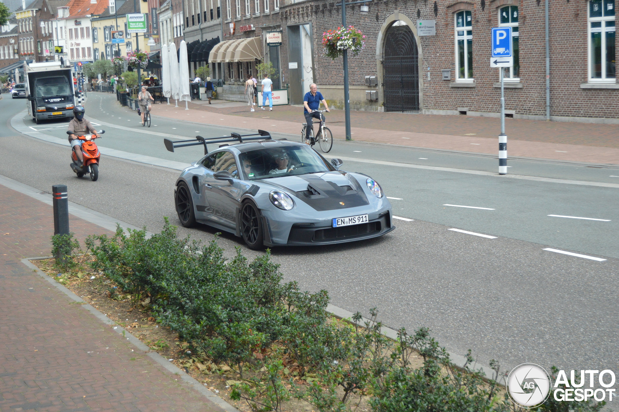 Porsche 992 GT3 RS Weissach Package