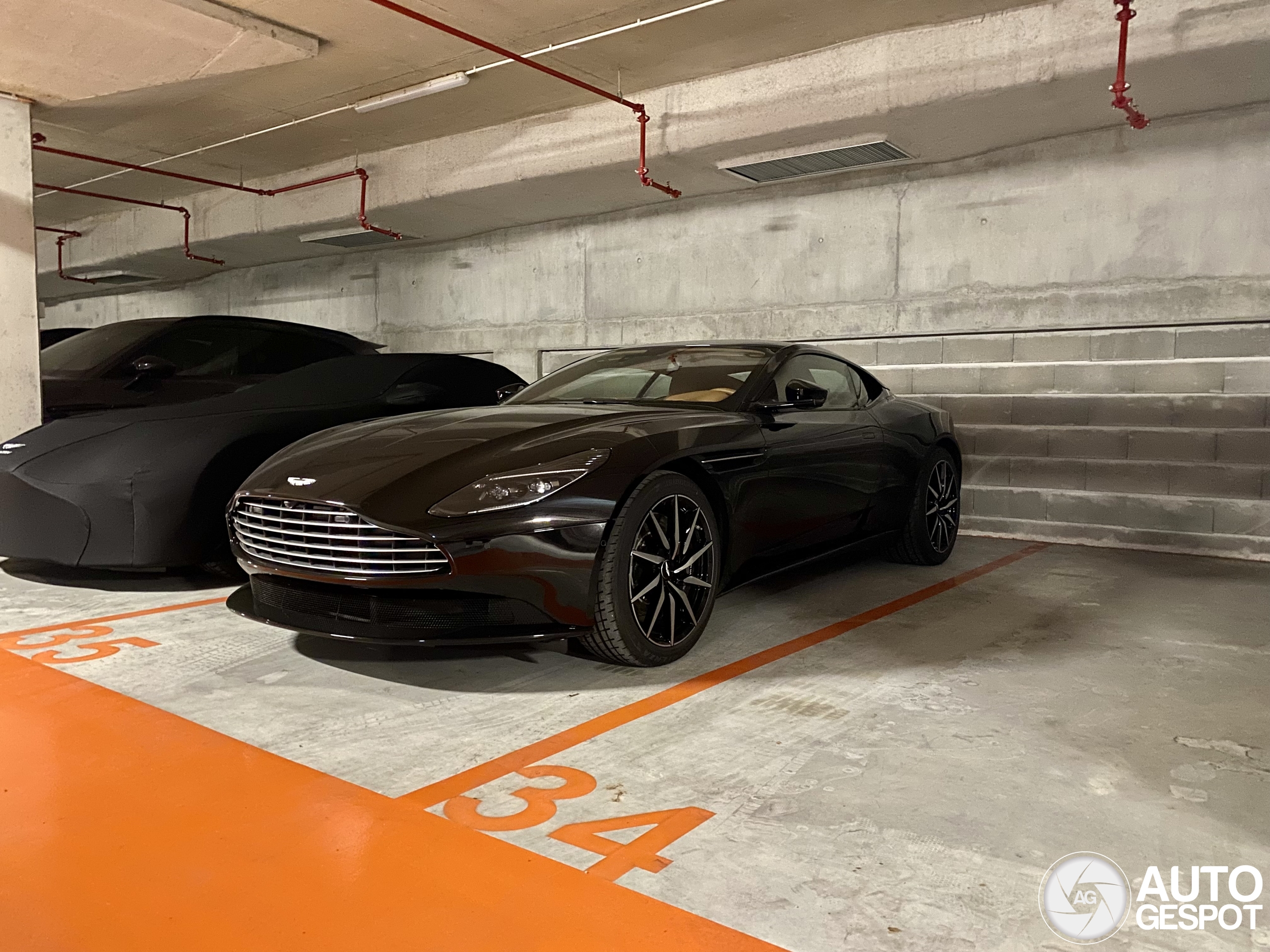 Aston Martin DB11 V8