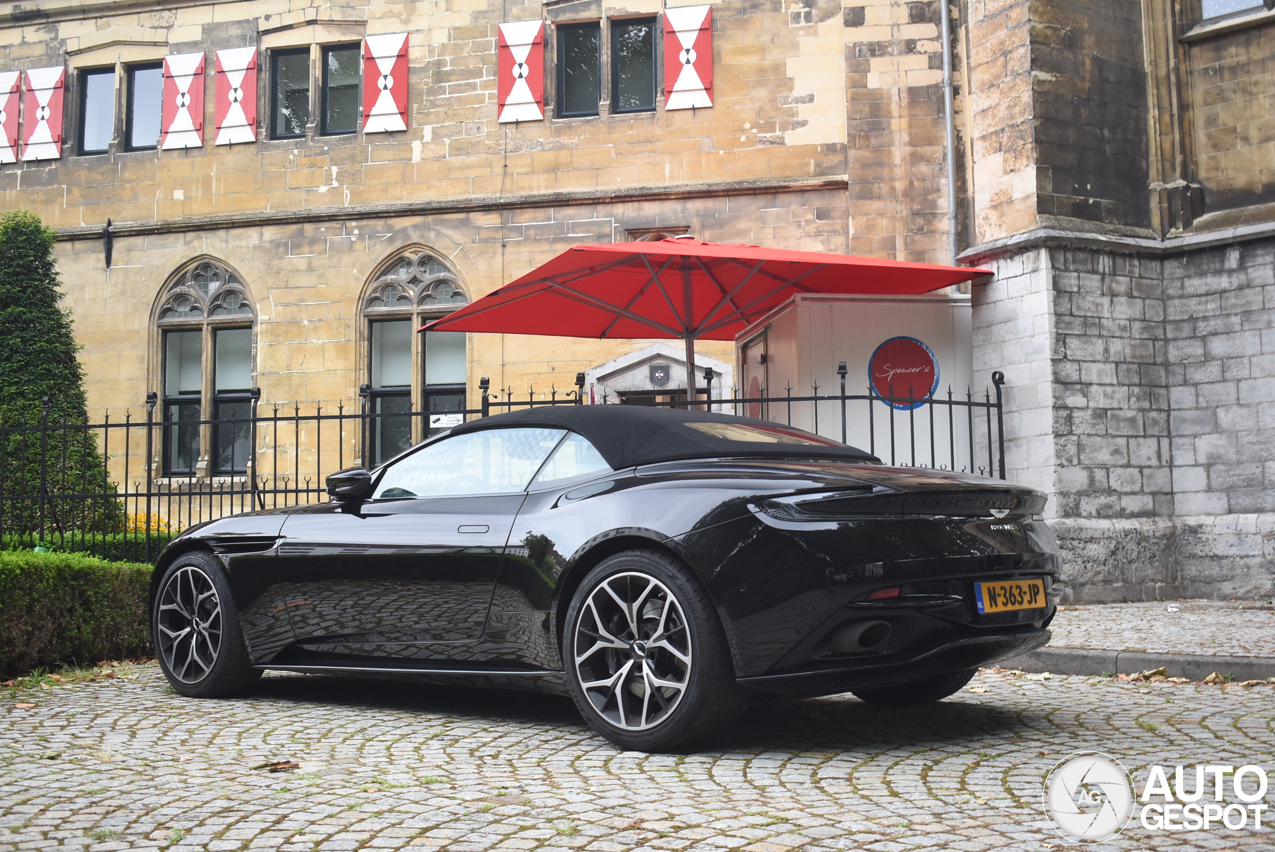 Aston Martin DB11 V8 Volante