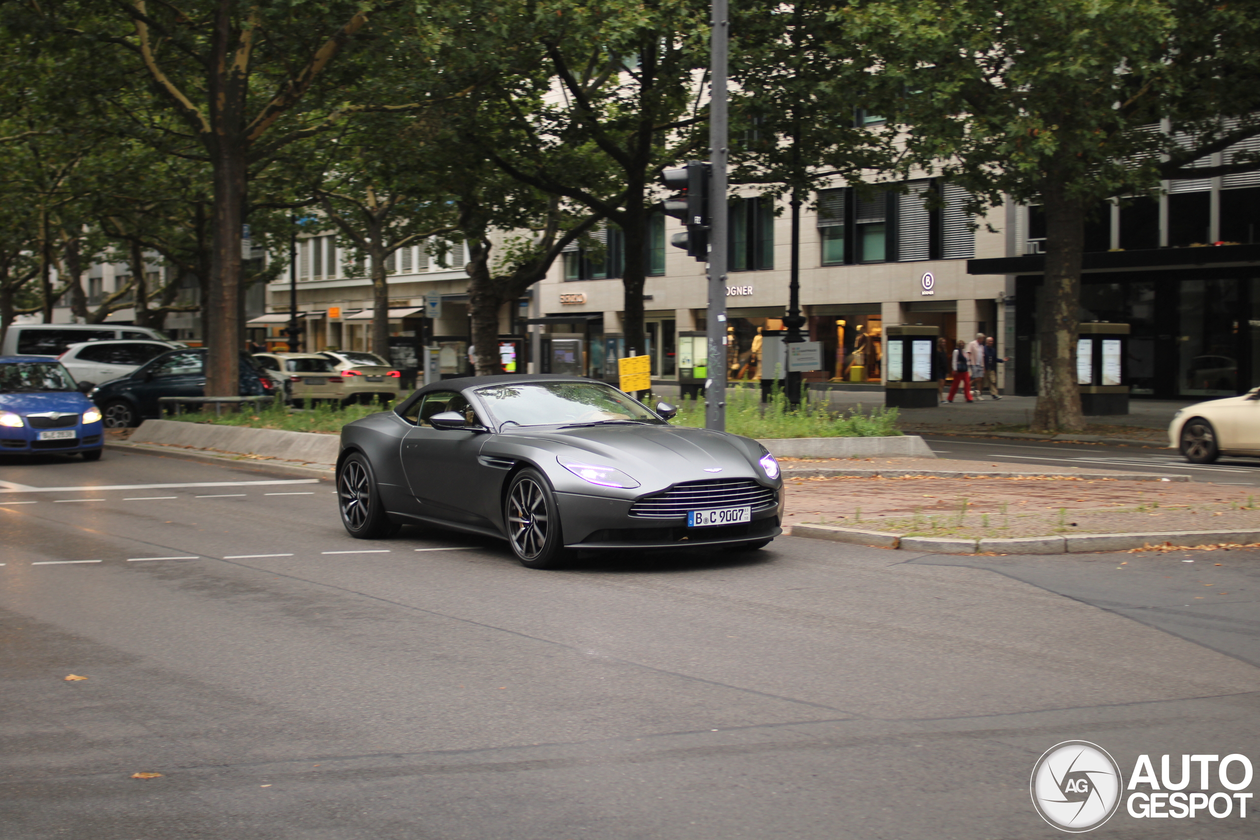 Aston Martin DB11 V8 Volante