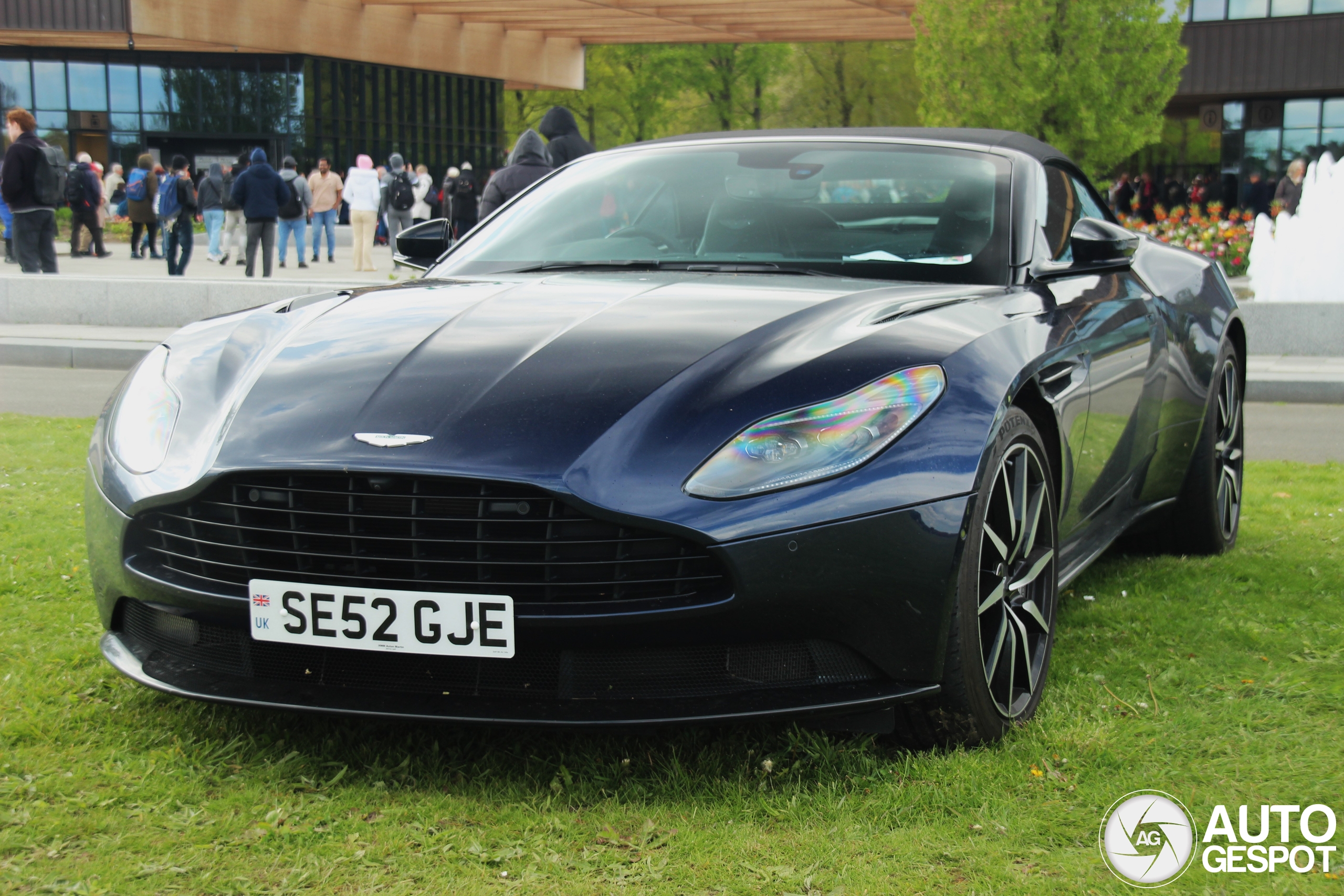 Aston Martin DB11 V8 Volante