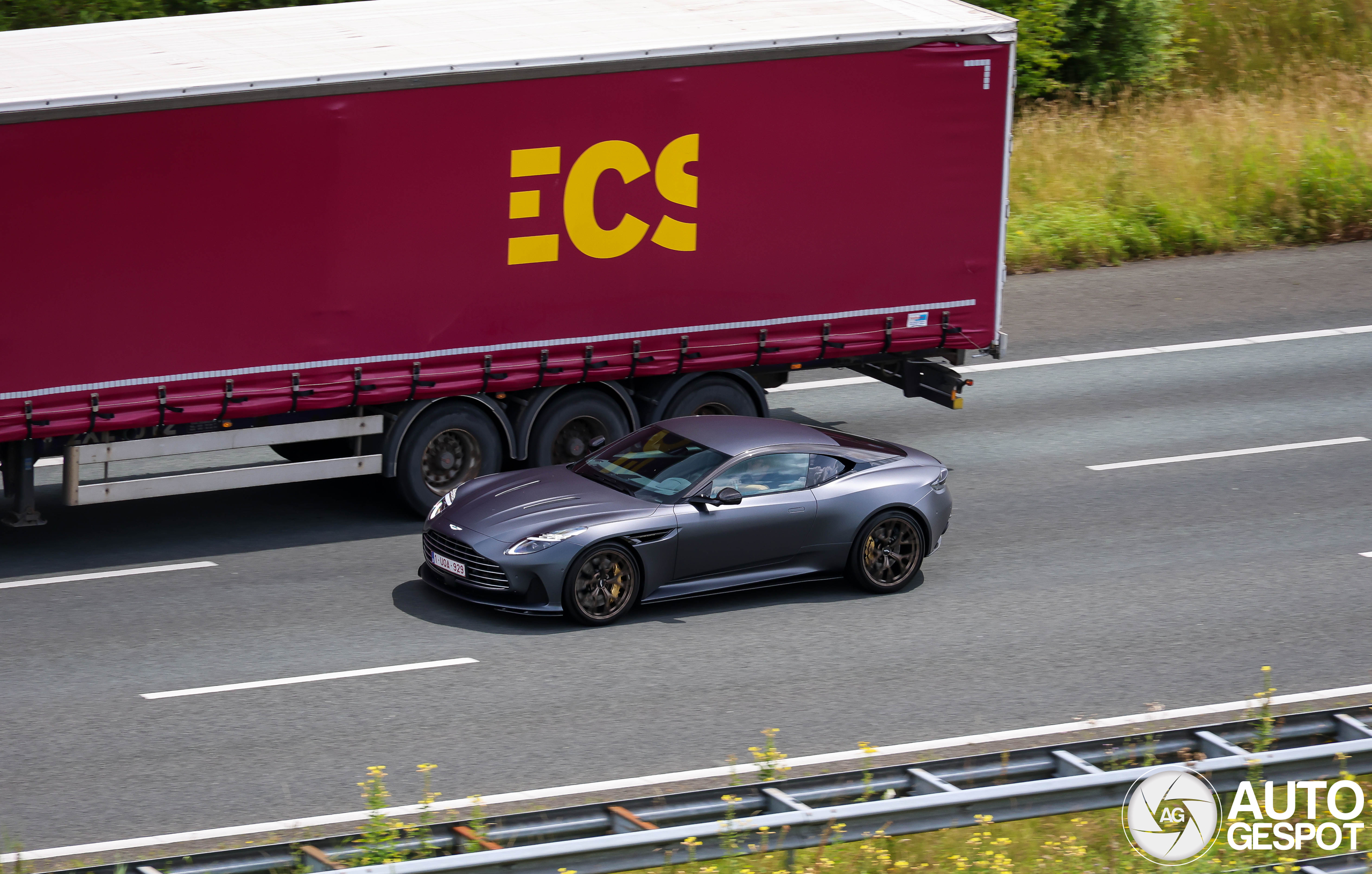 Aston Martin DB12