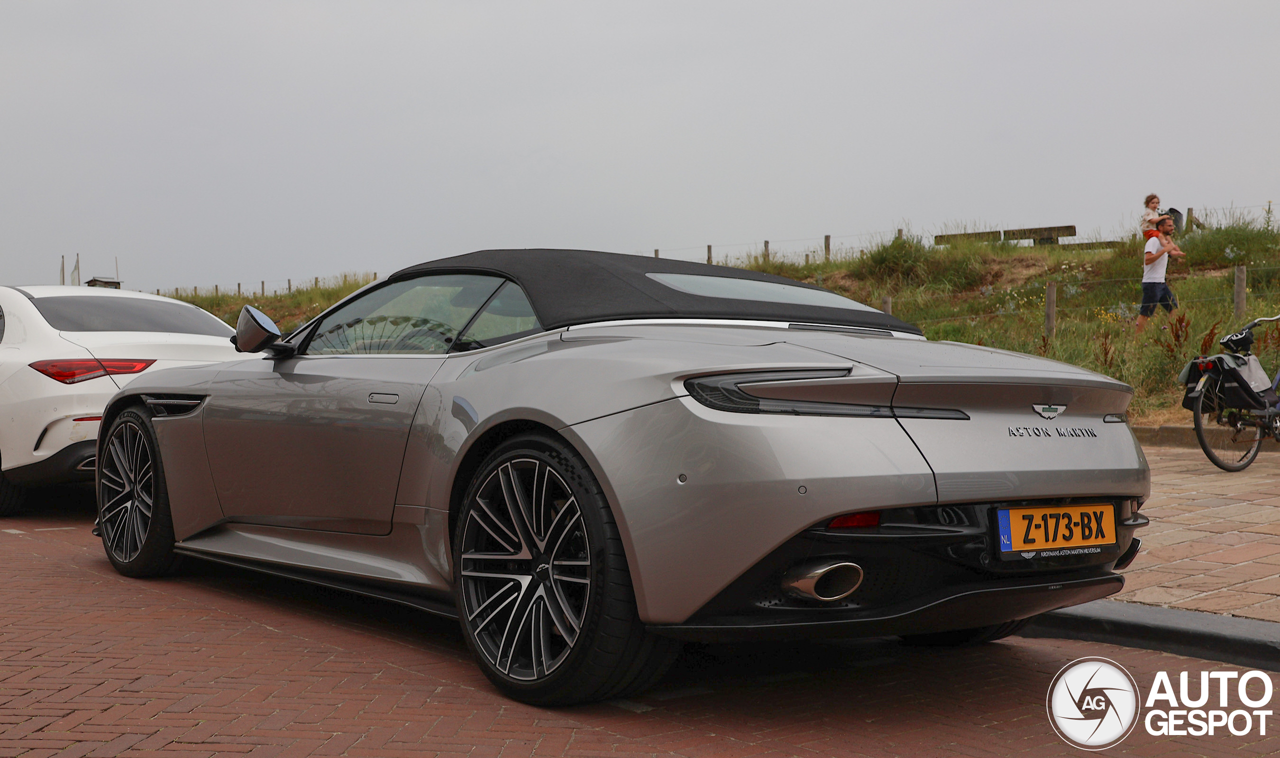 Aston Martin DB12 Volante