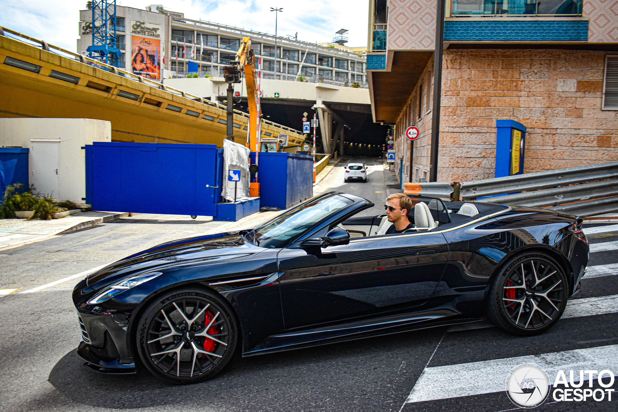 Aston Martin DB12 Volante