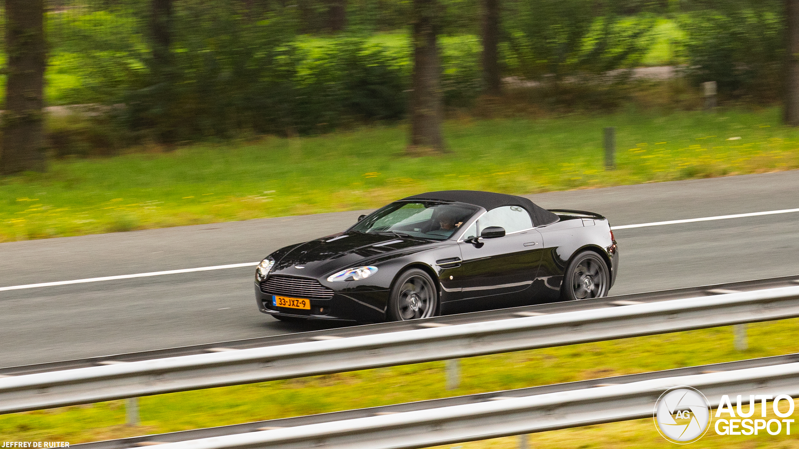 Aston Martin V8 Vantage Roadster