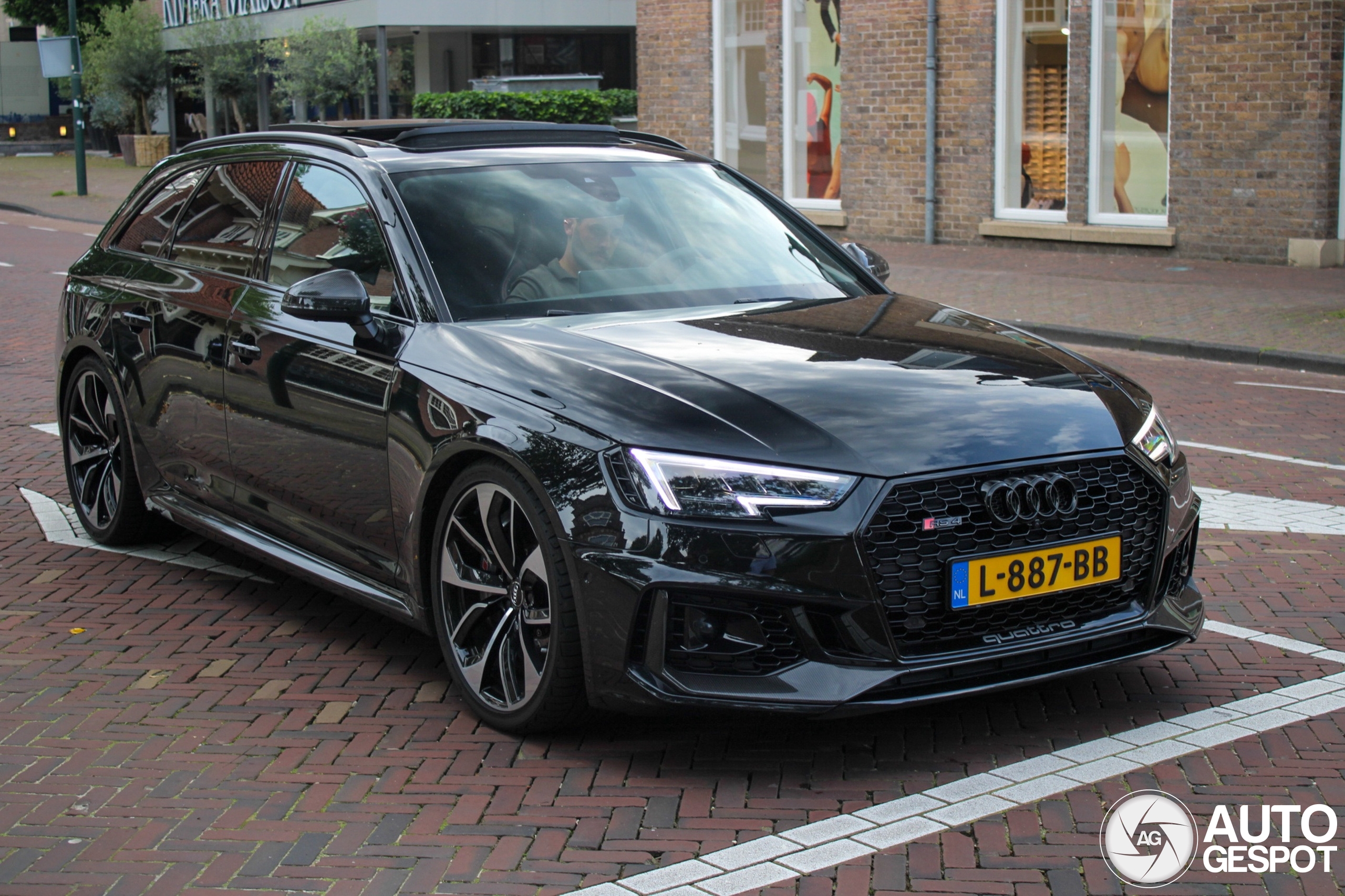 Audi RS4 Avant B9