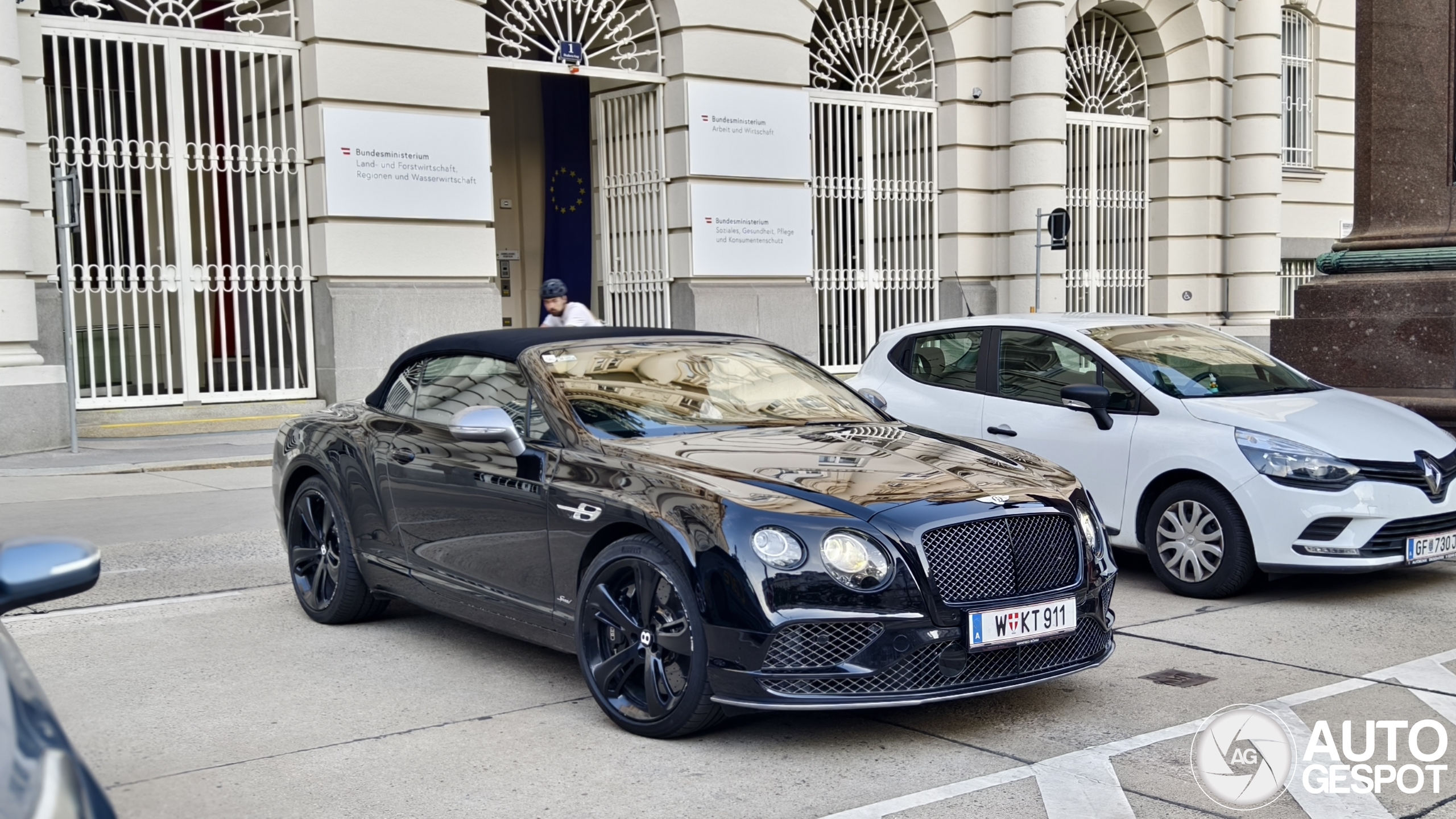 Bentley Continental GTC V8 S 2016 Black Edition