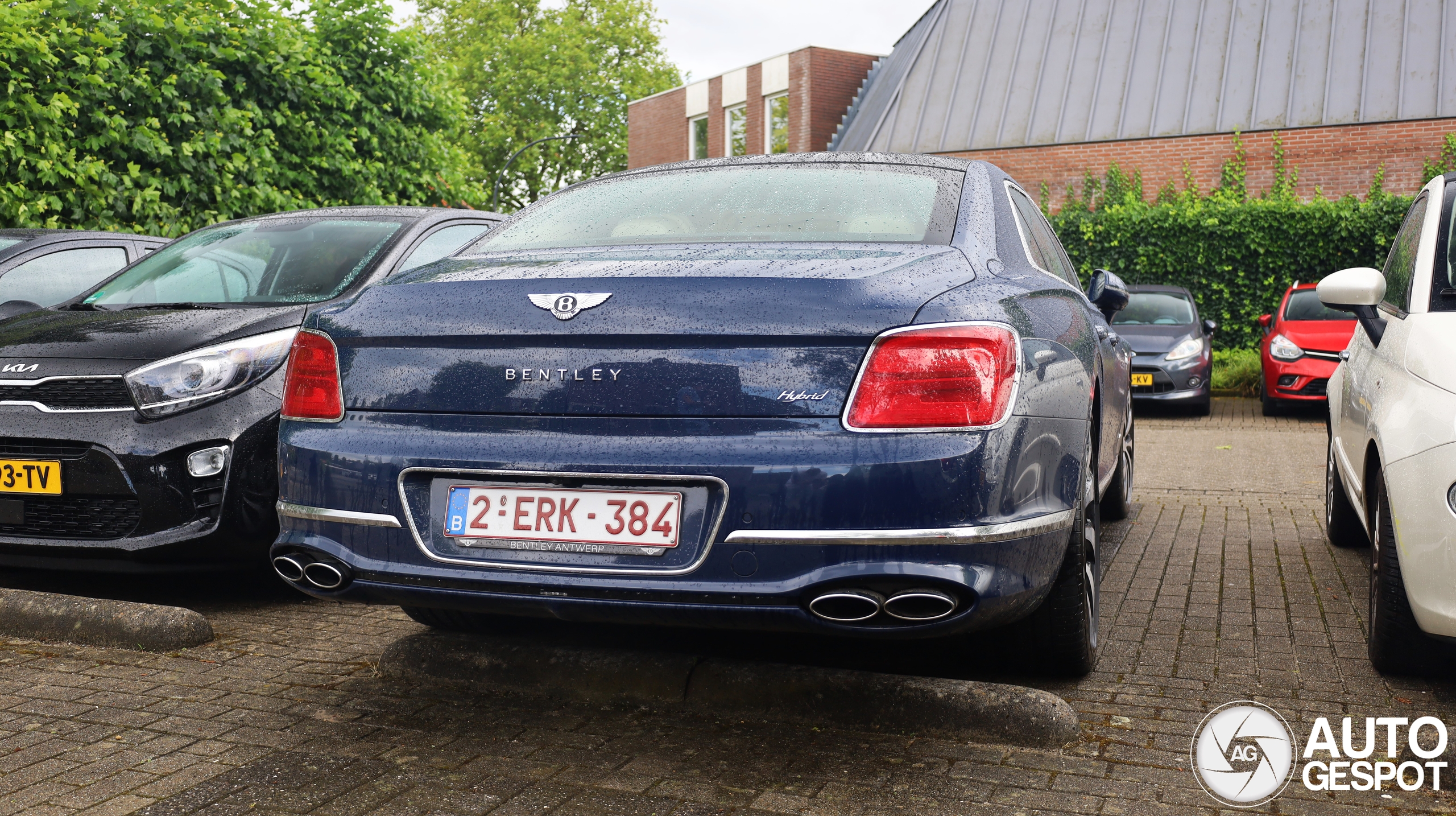 Bentley Flying Spur Hybrid Azure