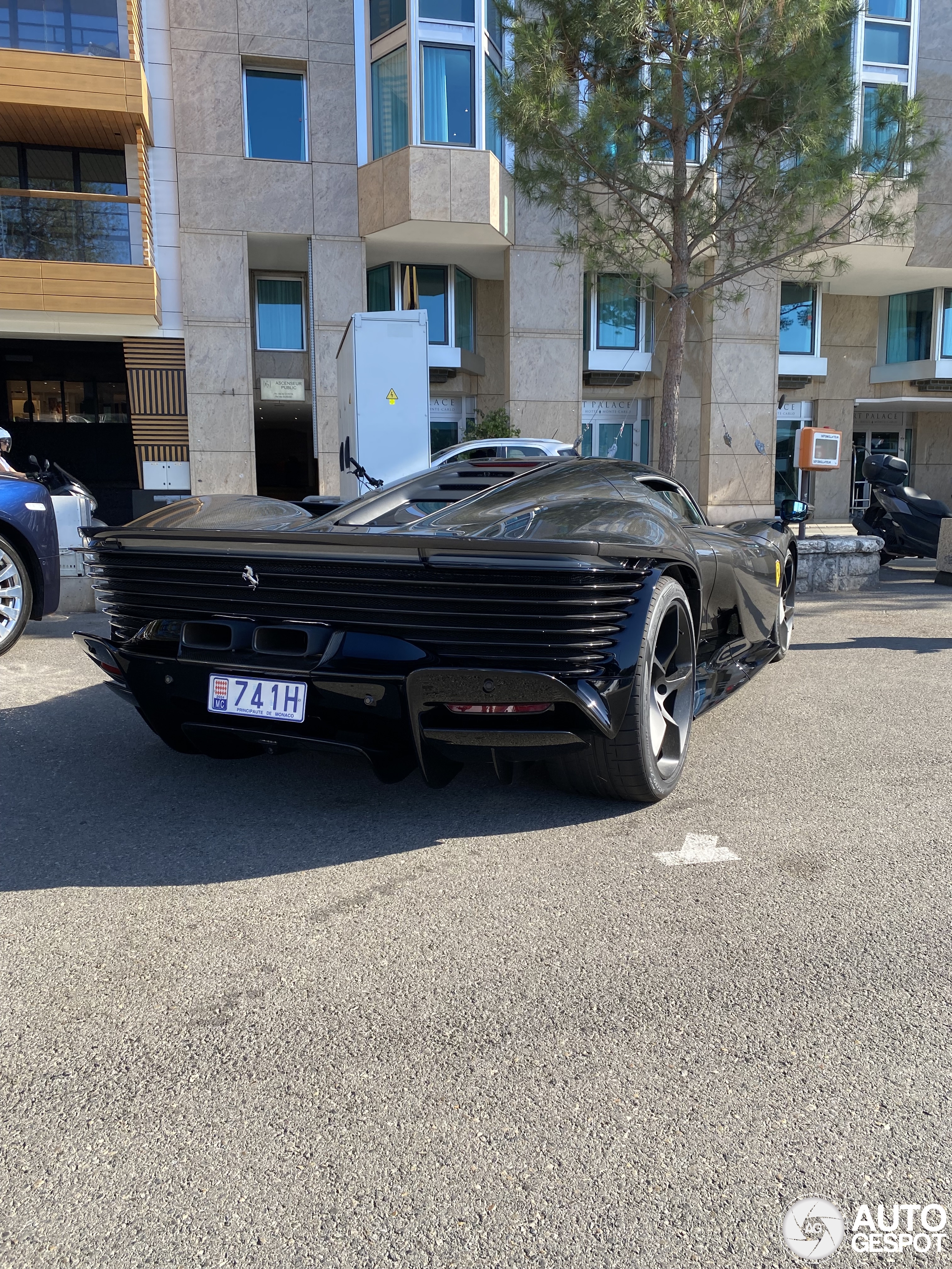 Exquisite discovery: Full carbon Ferrari Daytona SP3