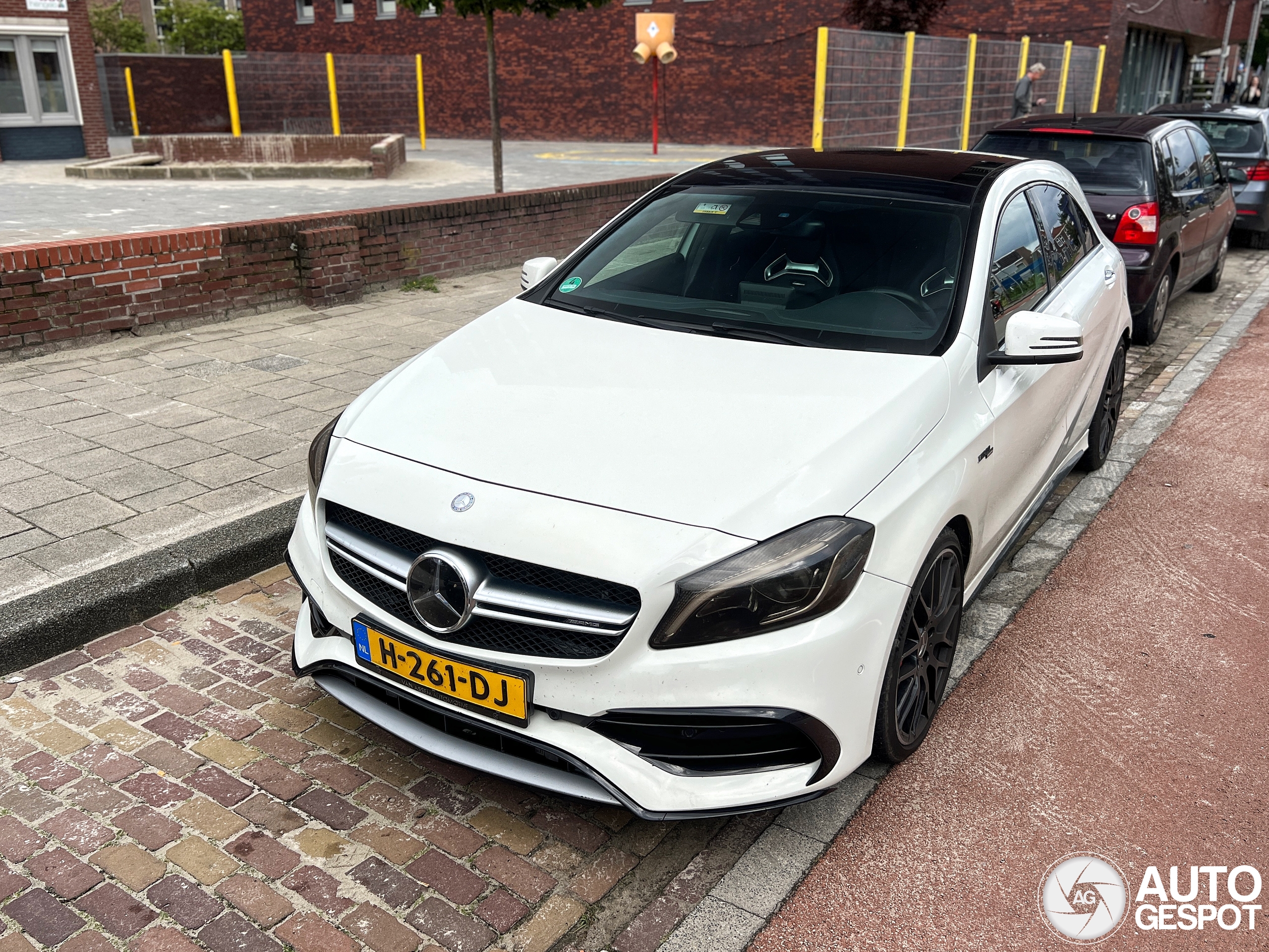 Mercedes-AMG A 45 W176 2015