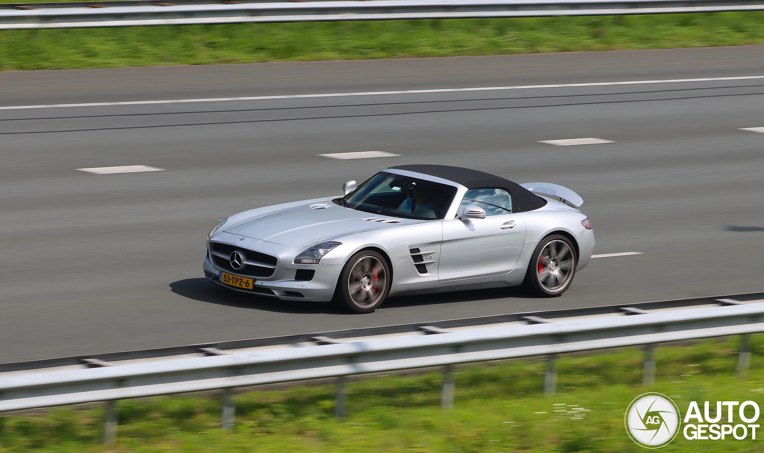 Mercedes-Benz SLS AMG Roadster