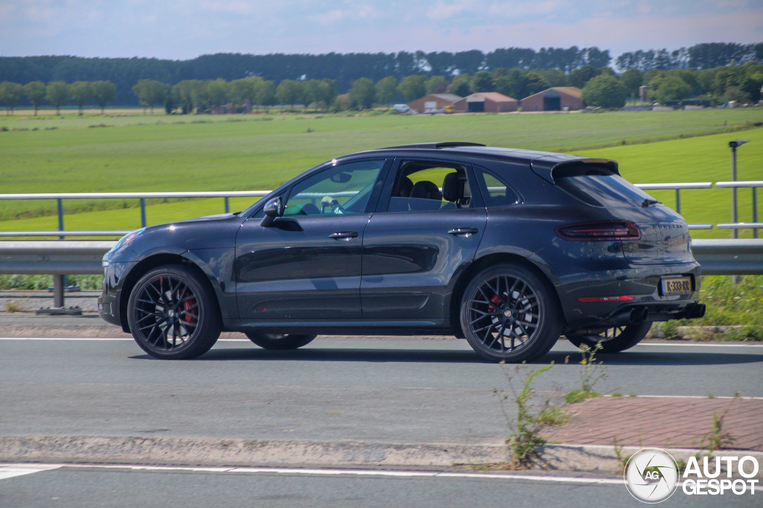 Porsche 95B Macan GTS