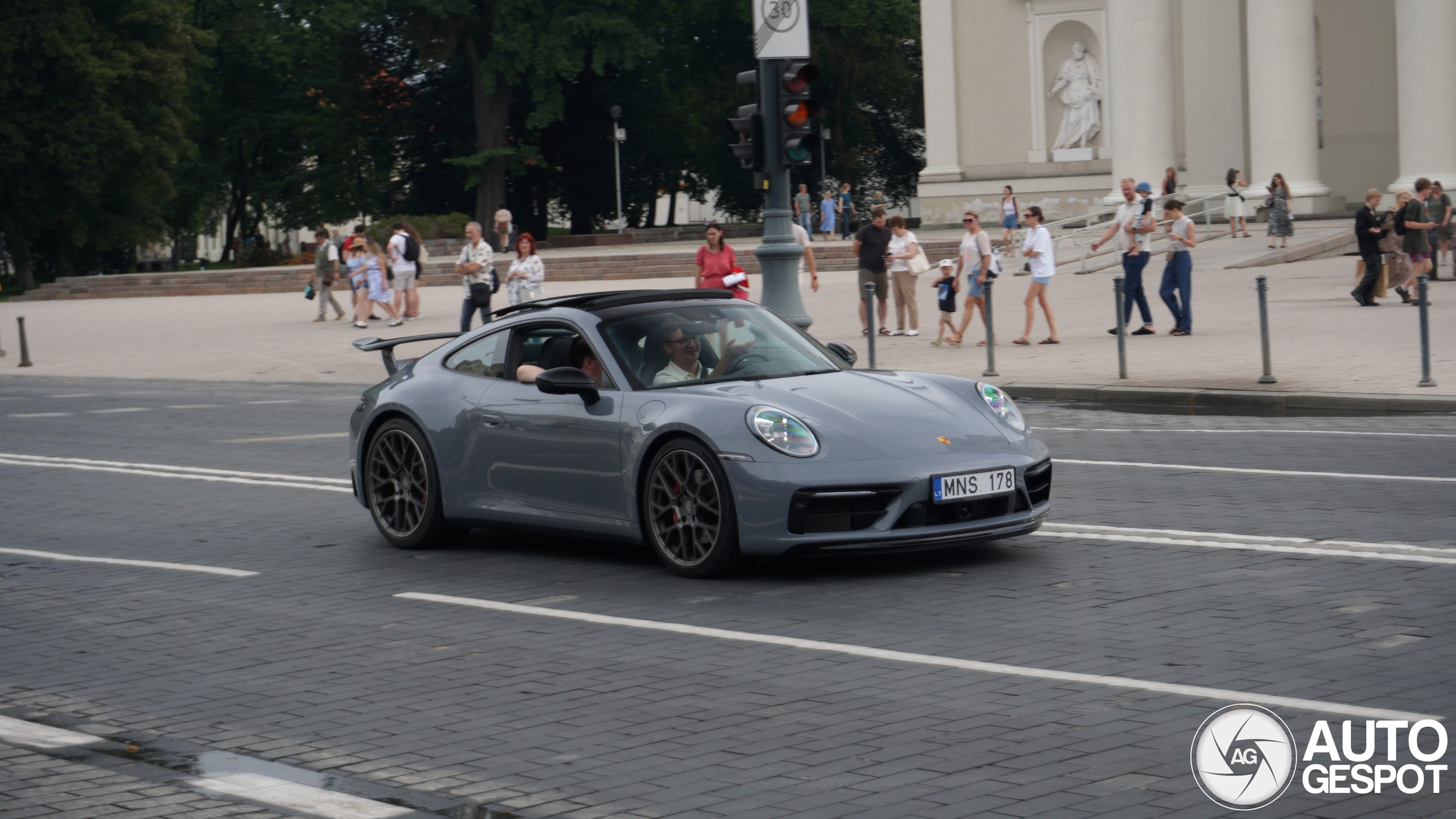 Porsche 992 Carrera 4S