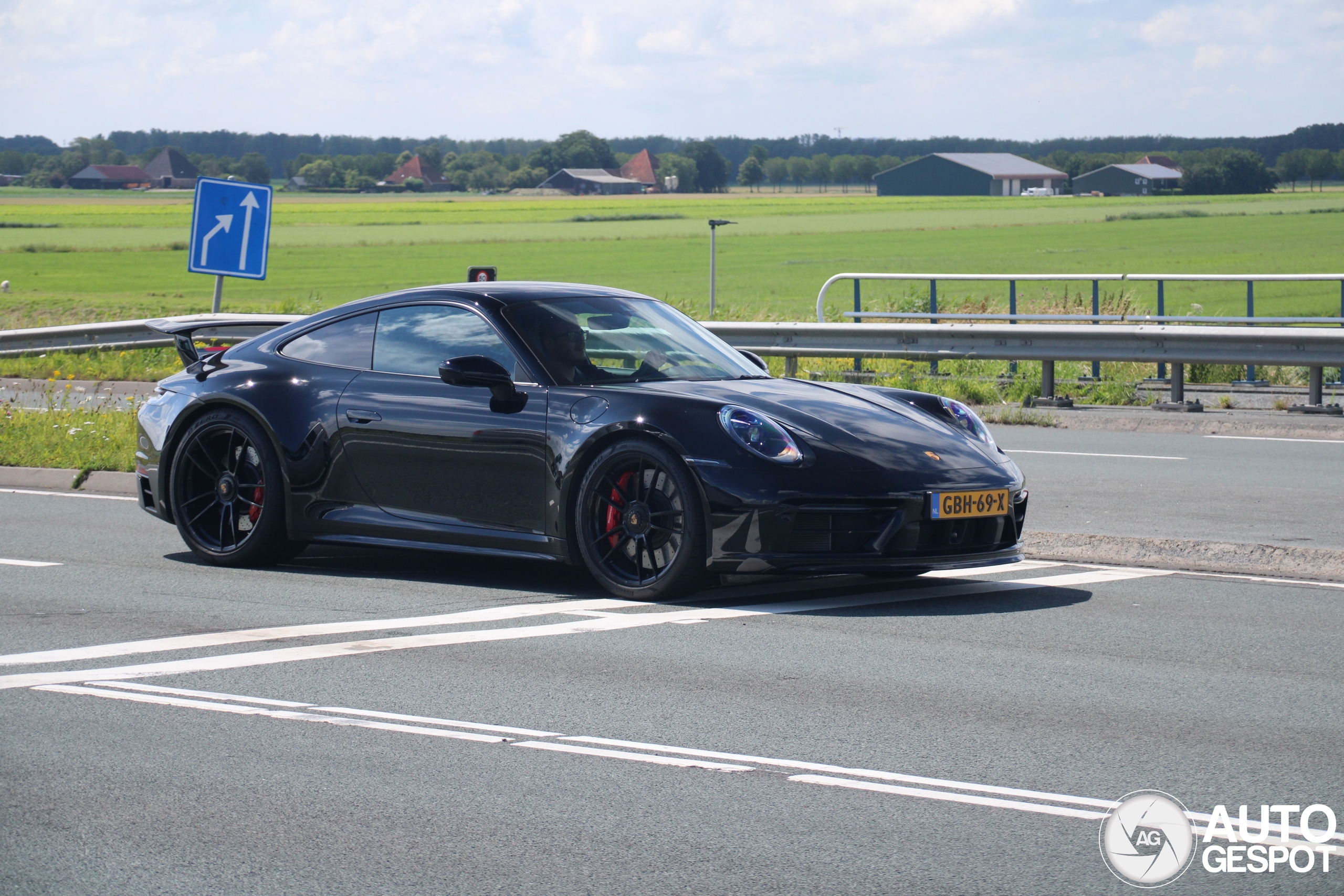 Porsche 992 Carrera GTS