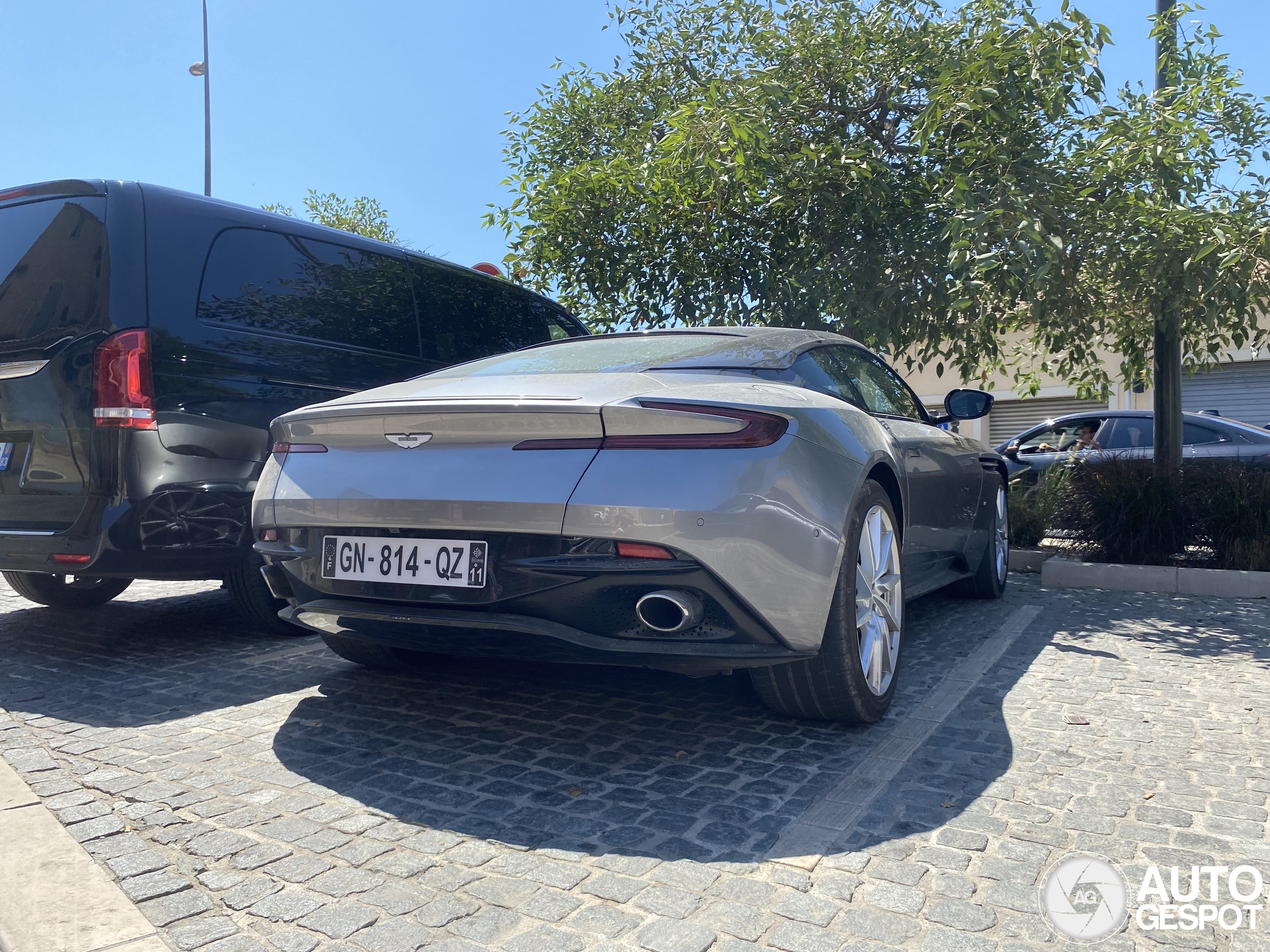 Aston Martin DB11