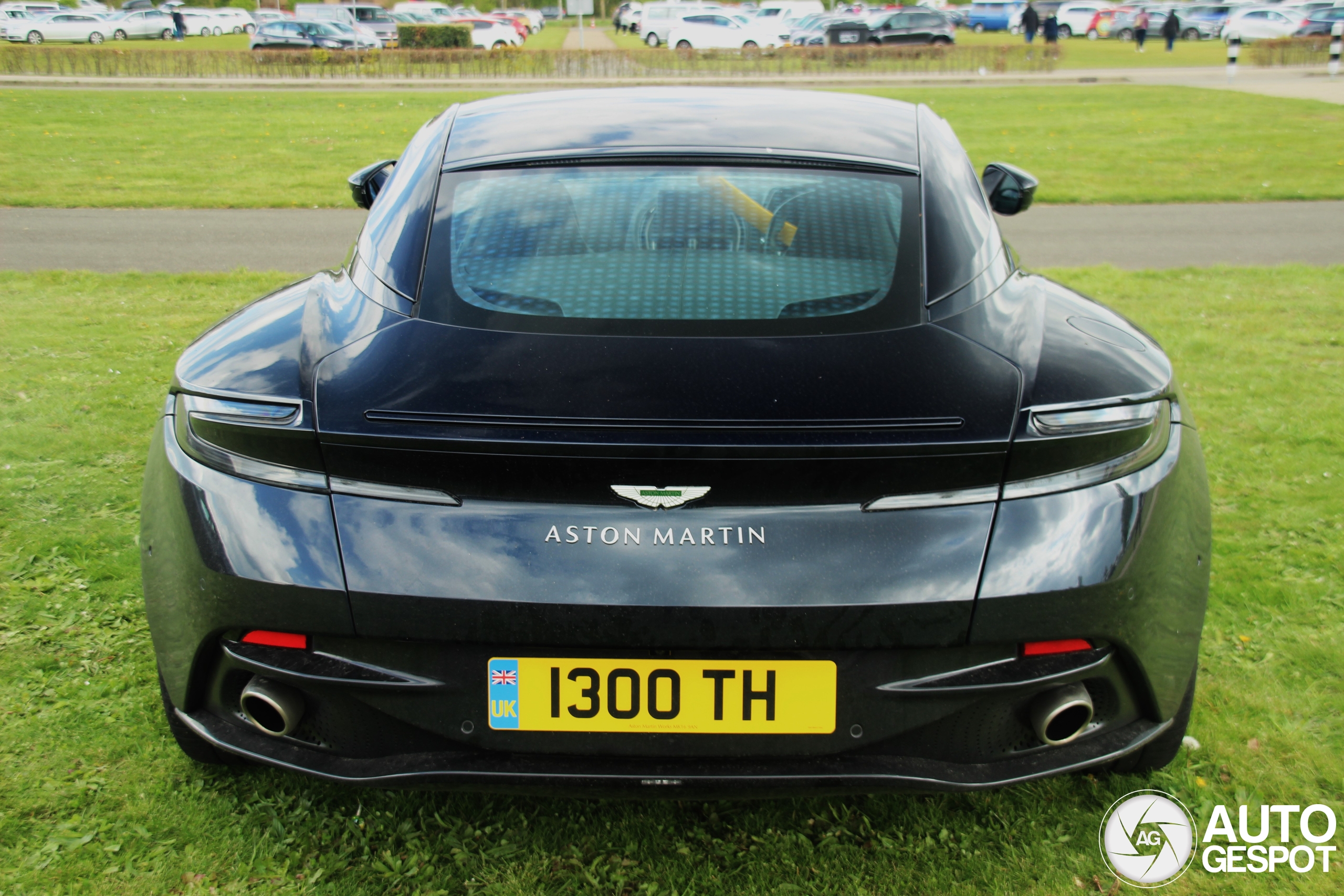 Aston Martin DB11 V8