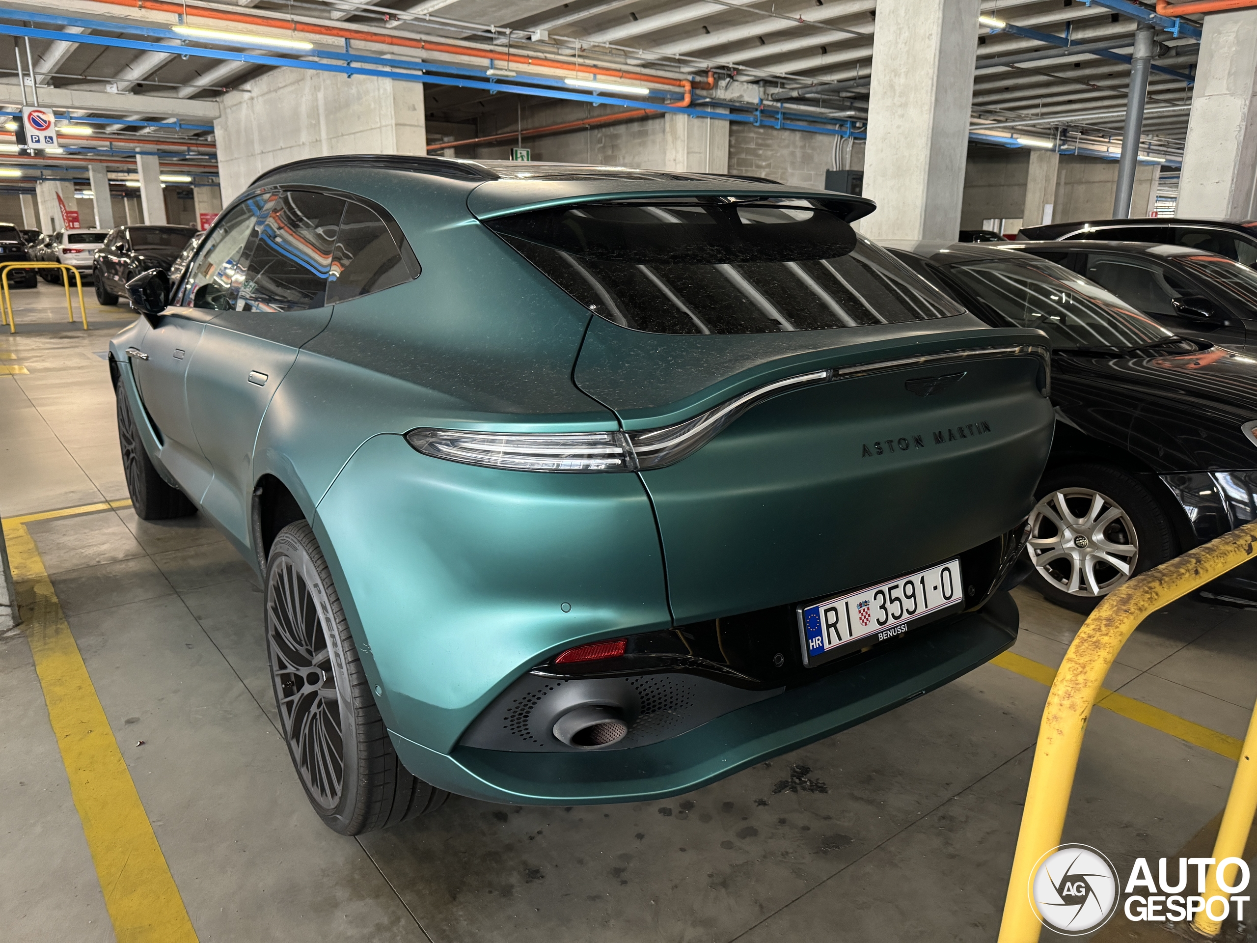 Aston Martin DBX