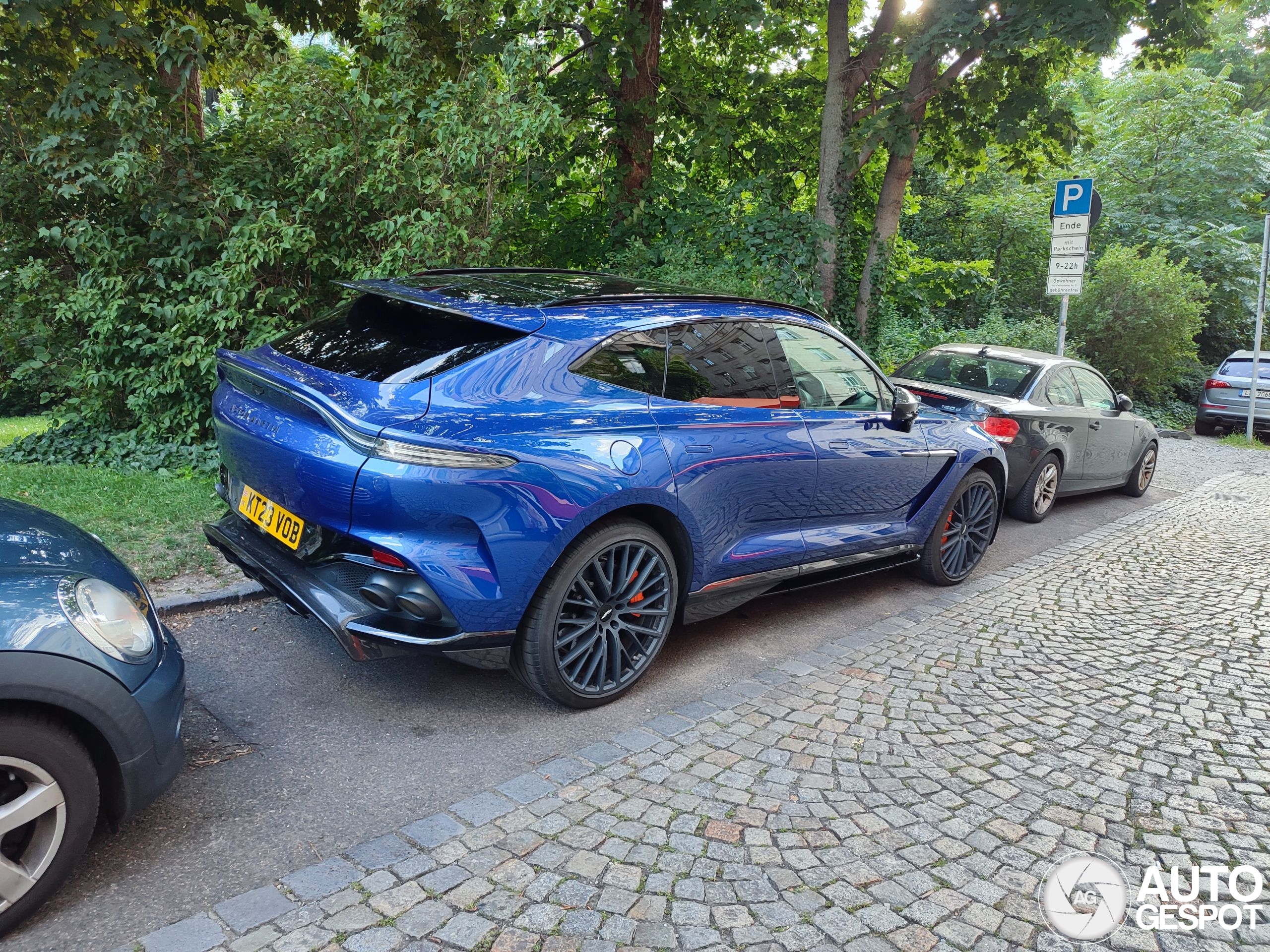 Aston Martin DBX707