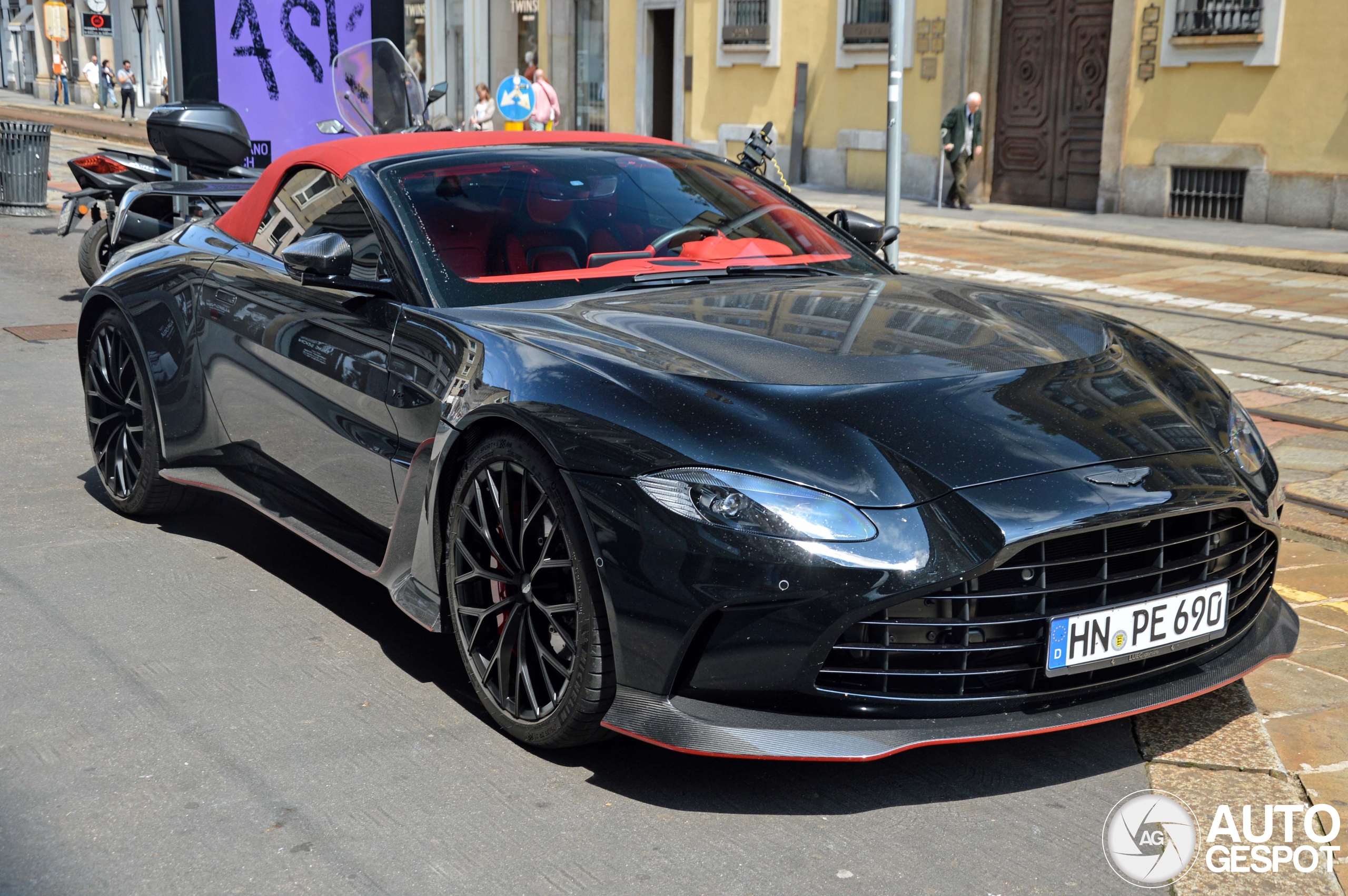 Aston Martin V12 Vantage Roadster 2023