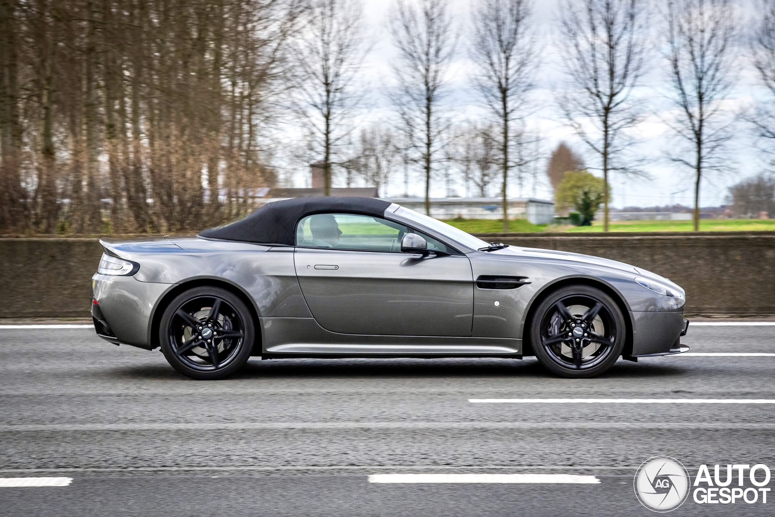 Aston Martin V8 Vantage Roadster