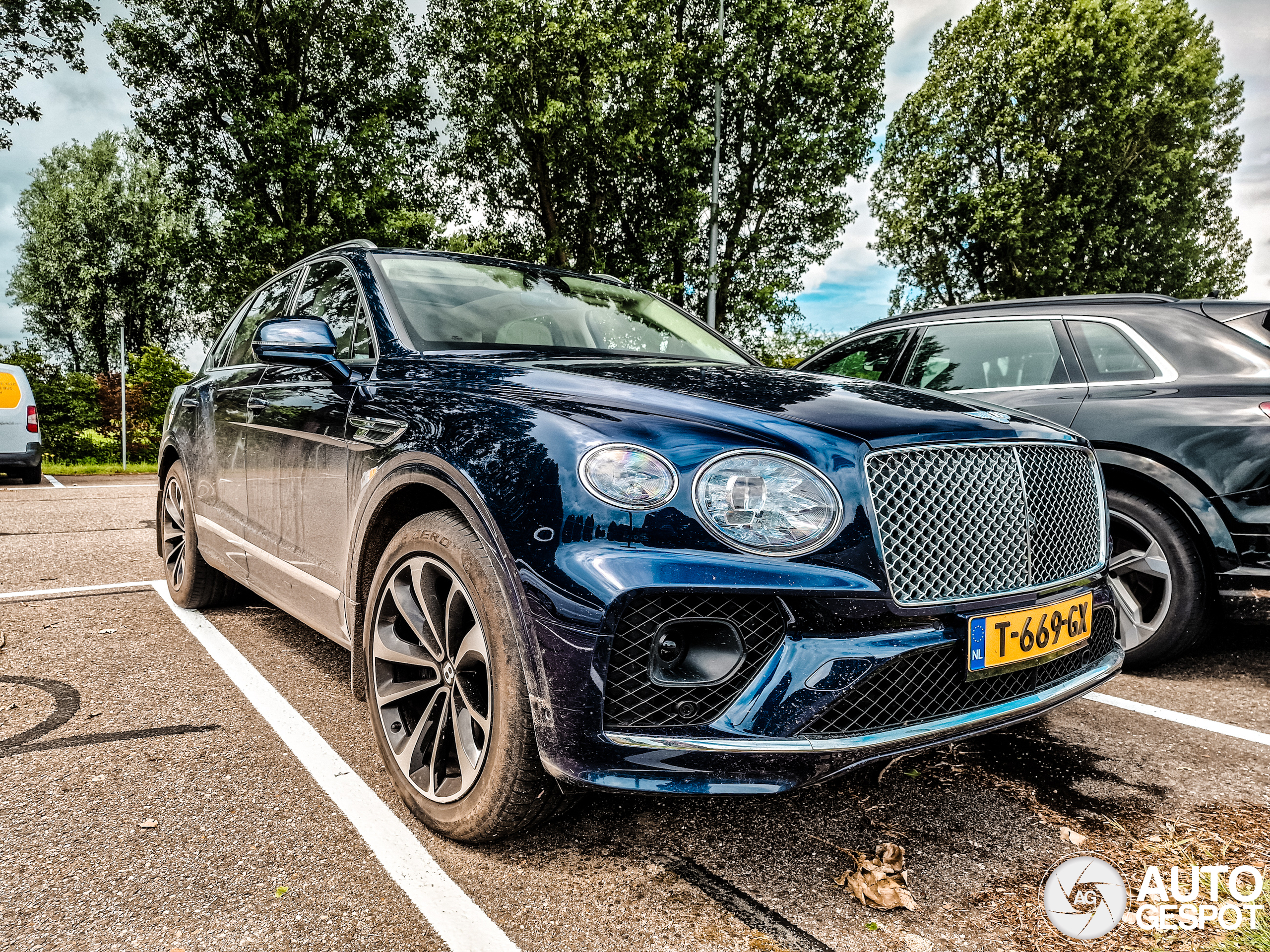 Bentley Bentayga Hybrid 2021