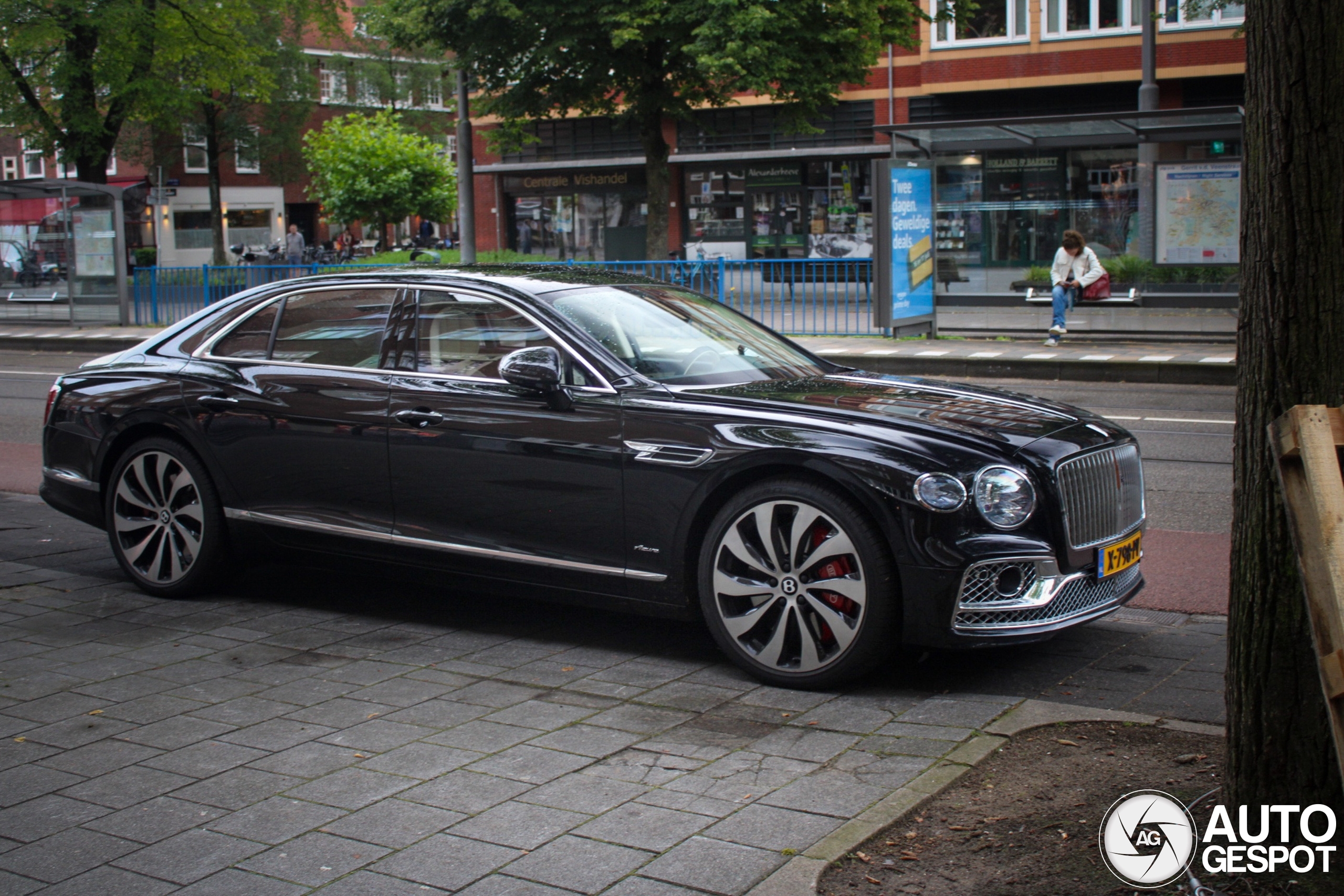 Bentley Flying Spur V8 Azure