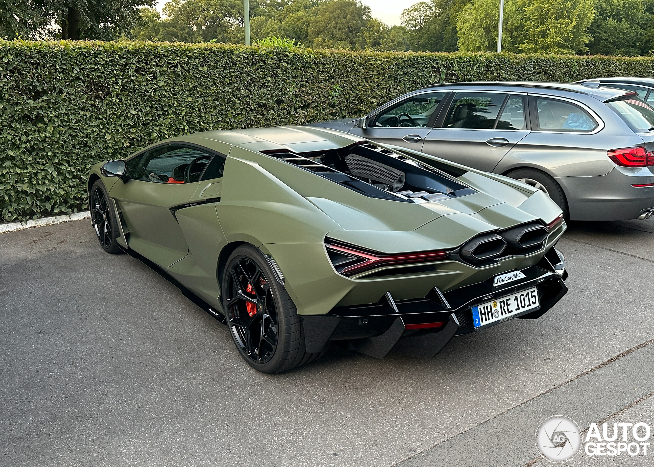 Lamborghini Revuelto stuns with “I AM FAKE1” plate