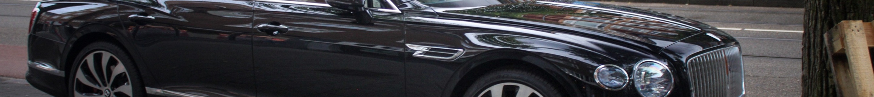 Bentley Flying Spur V8 Azure