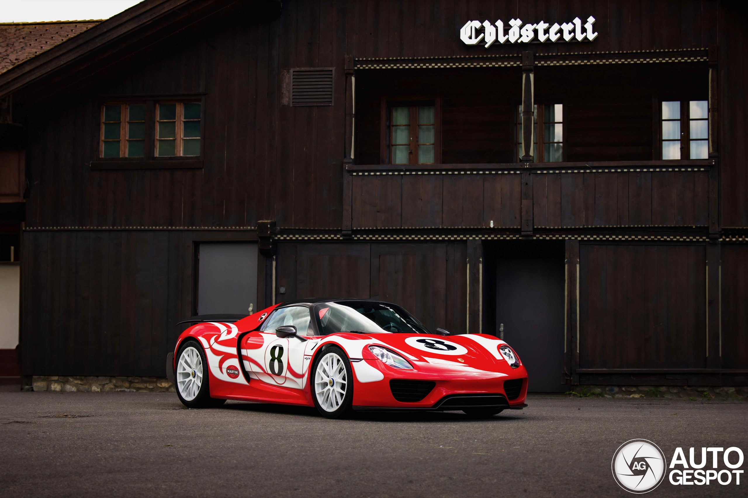 Rosso Corsa op een Porsche 918 Spyder is heerlijk